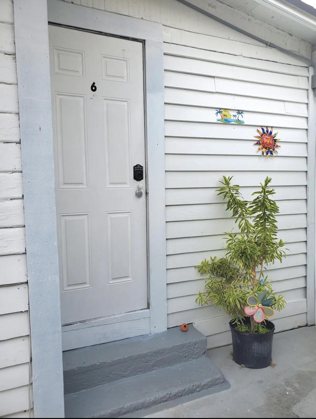 B6 Value On Private Bedroom With Private Bathroom In Little Havana,