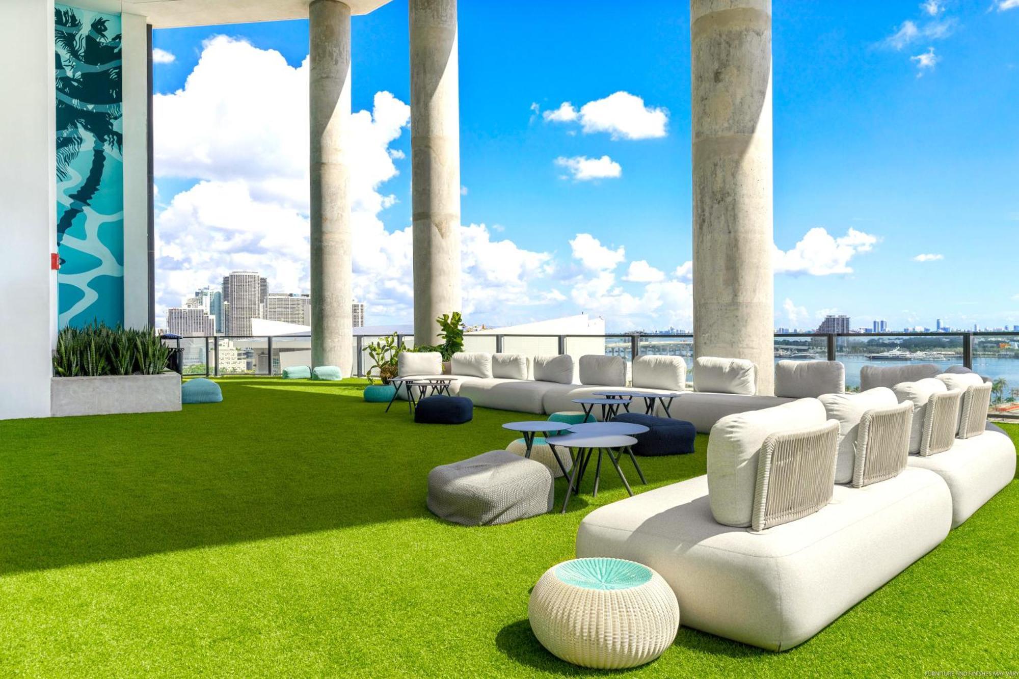 Studio With Amazing City View At Downtown Apartment