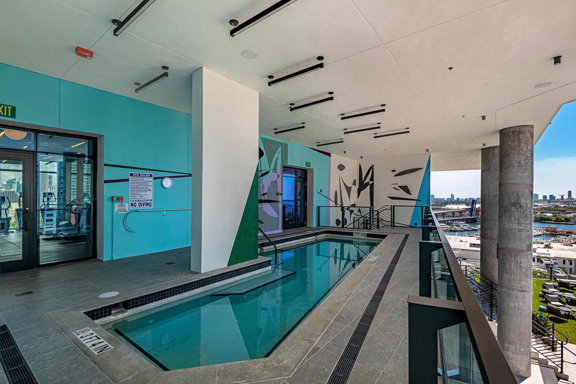 Studio With Amazing City View At Downtown Apartment *