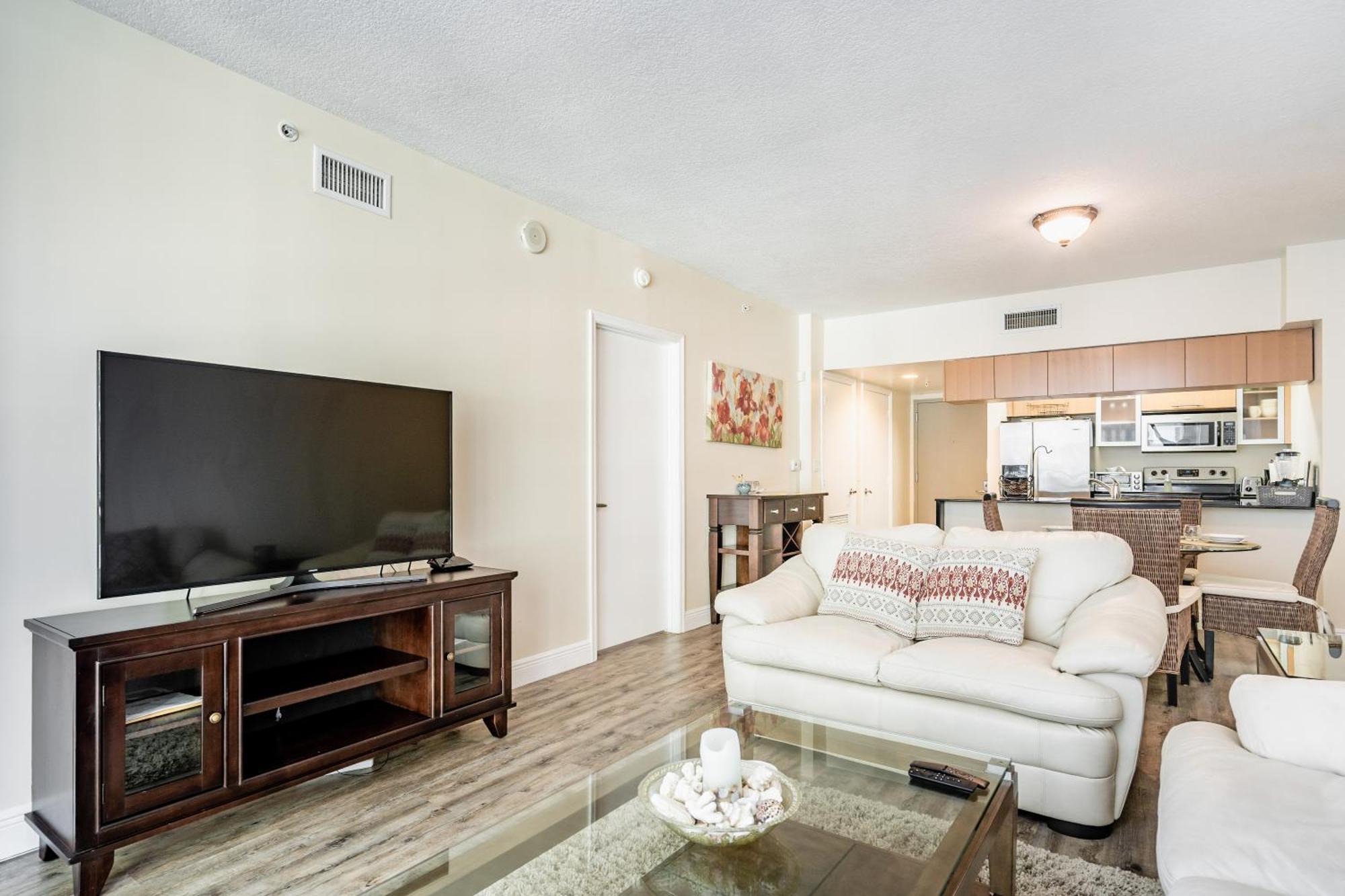 Apartment 1 Bedroom Opera Tower - Edgewater *
