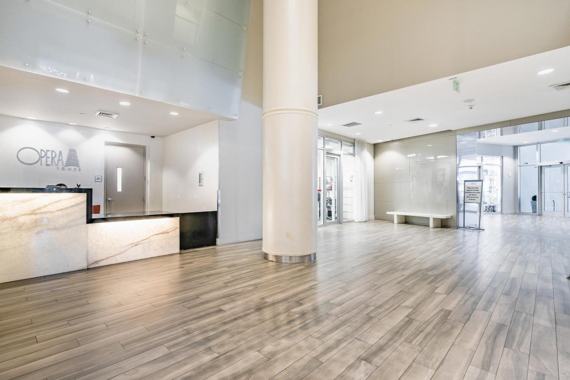 Apartment 1 Bedroom Opera Tower - Edgewater