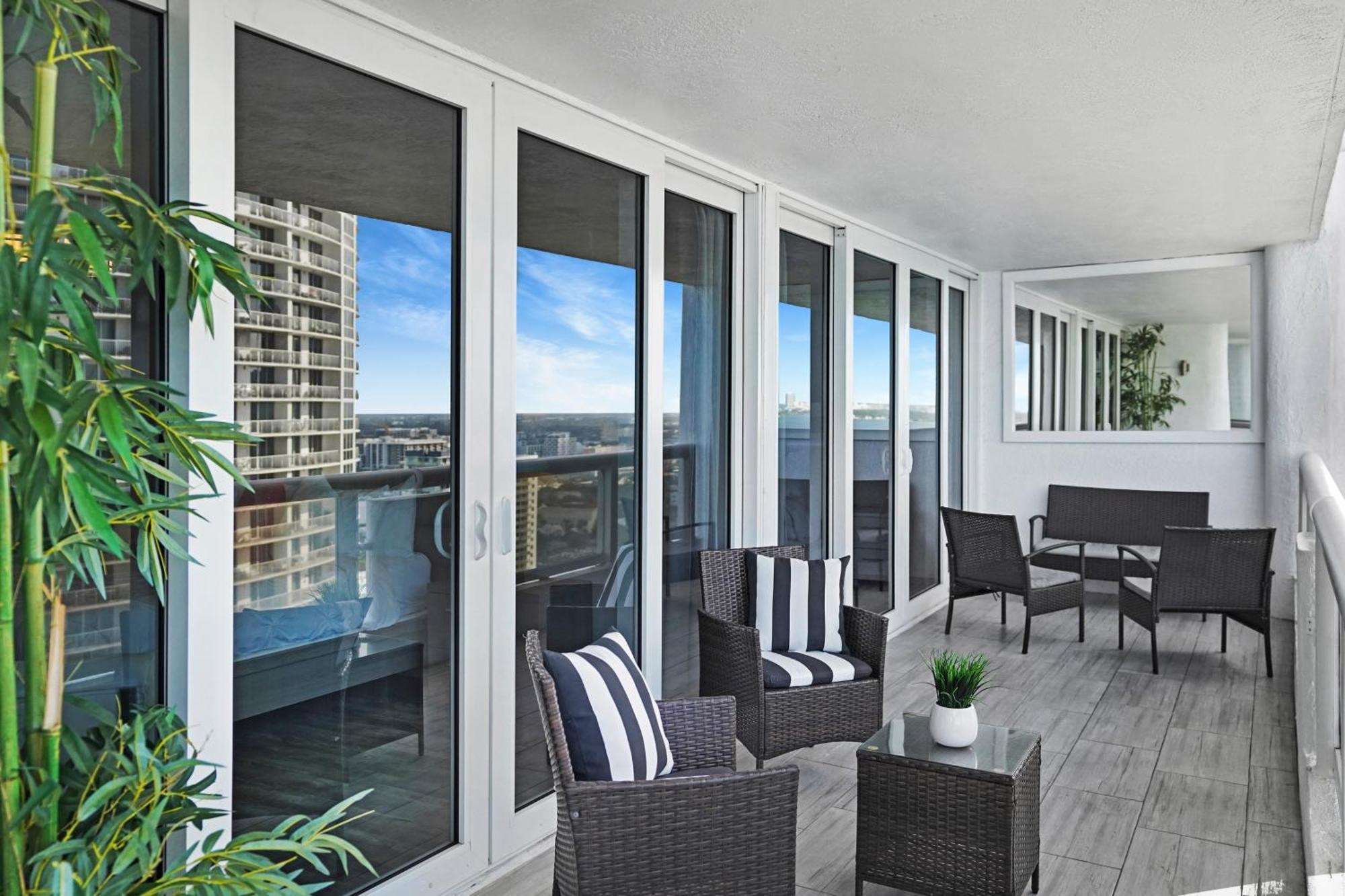 Vice! Totally Renovated, Water & Park Views! Miami