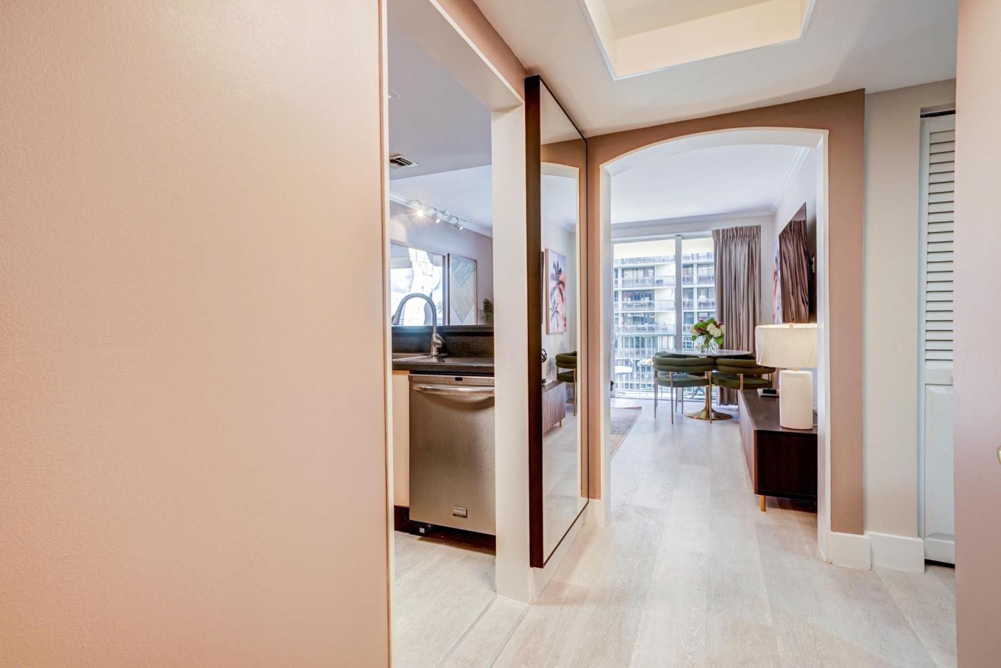 Coconut Grove Beauty 1 Bedroom Bayview With Free Parking Apartment