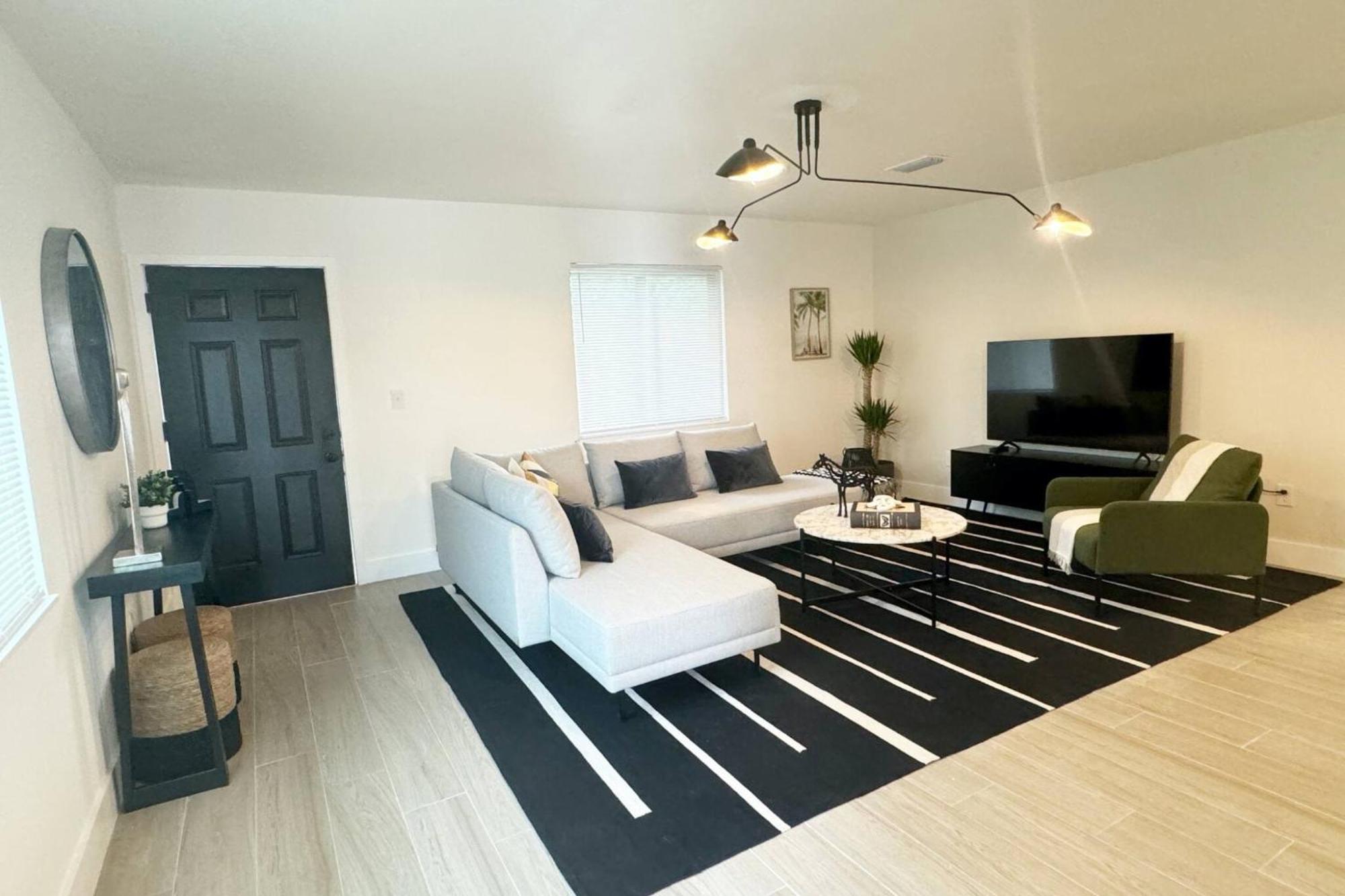 Stylish Serenity: Wynwood Oasis Retreat *
