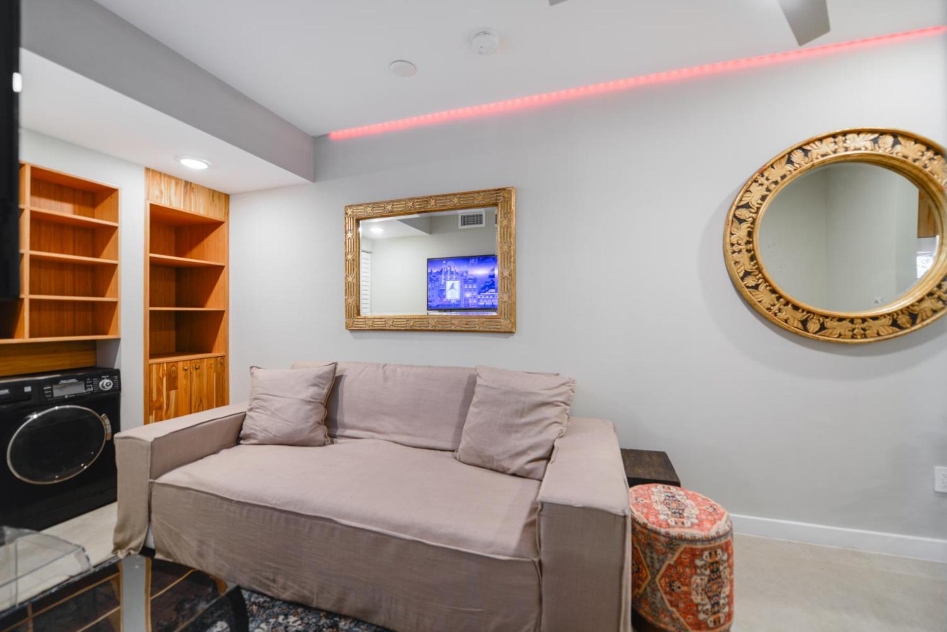Incredible Comfort: Awesome With Parking *