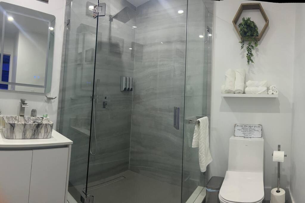 Cozy Apartment, With Separate Entrance * Miami