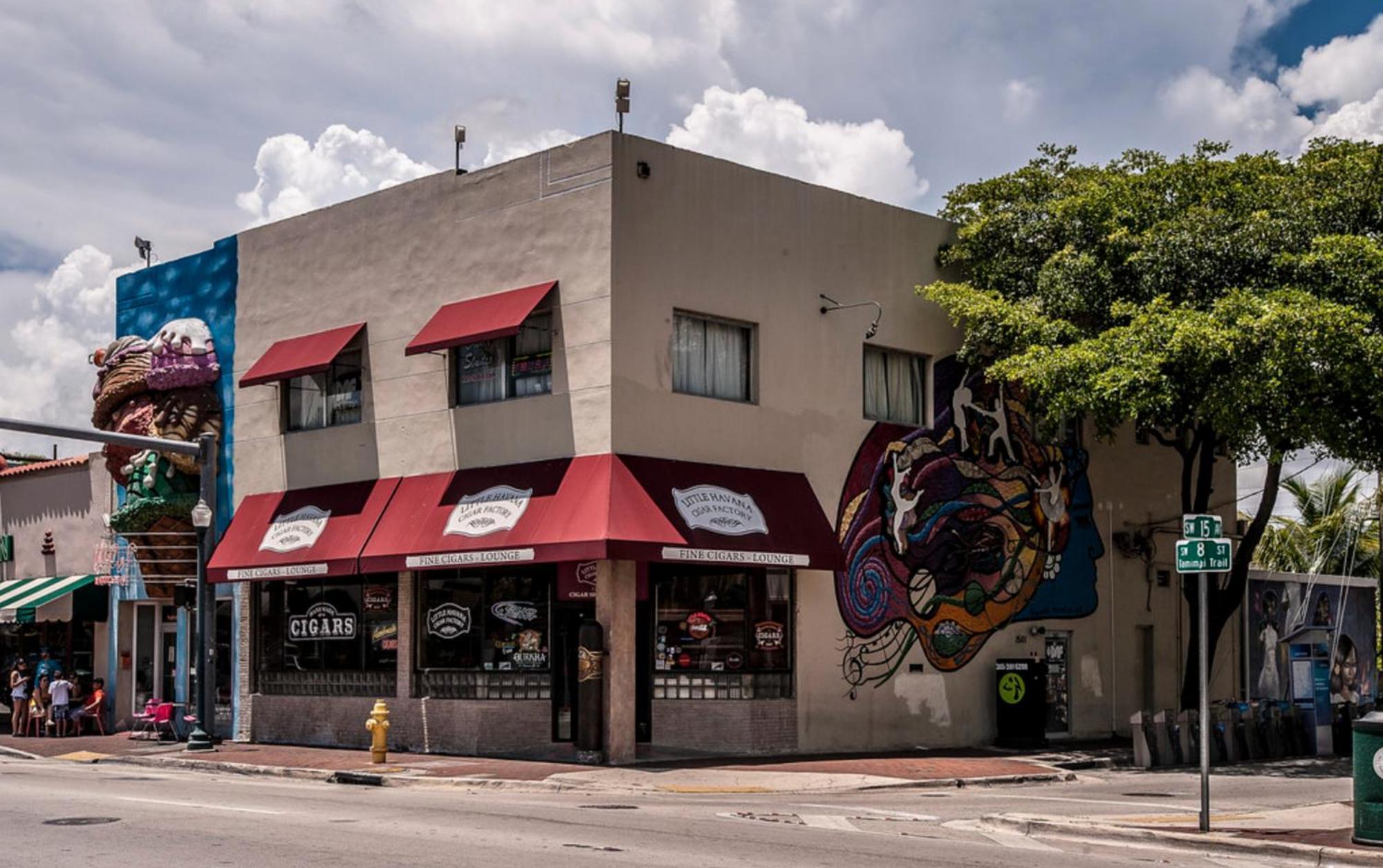 B6 Value On Private Bedroom With Private Bathroom In Little Havana, Homestay *