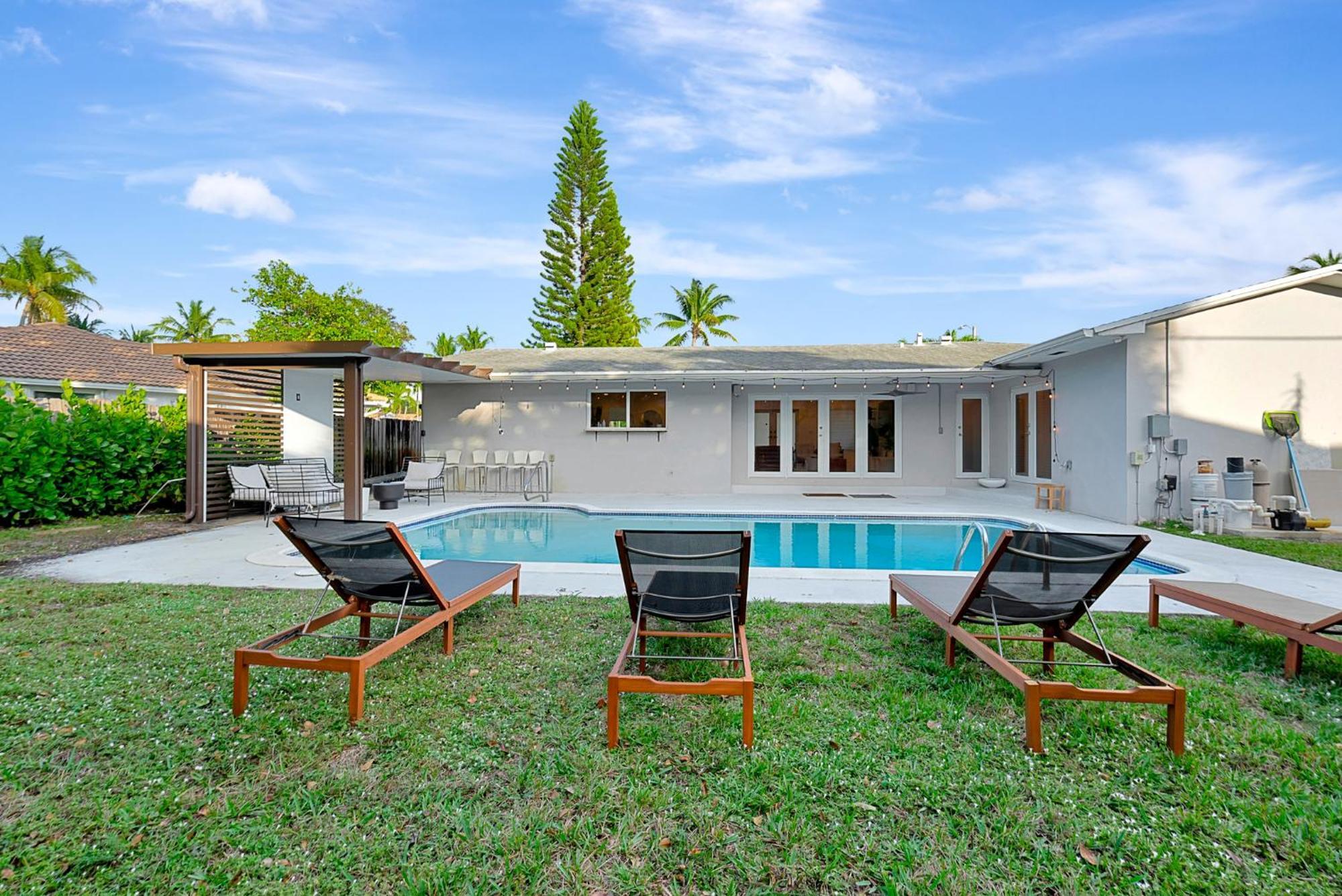Capri Aventura 4 Bed Villa *