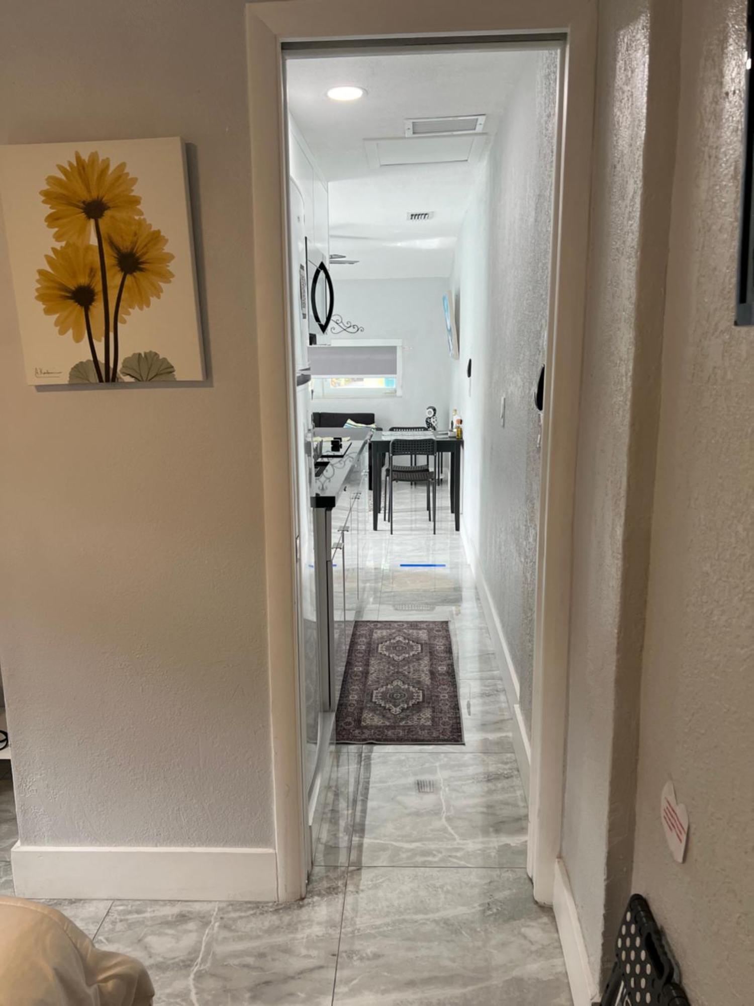 Little Gables Studio-your Escape-10min Airport Apartment