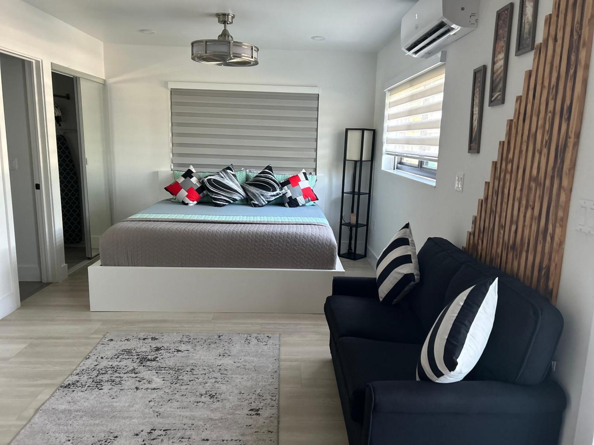 Cozy Apartment, With Separate Entrance * Miami