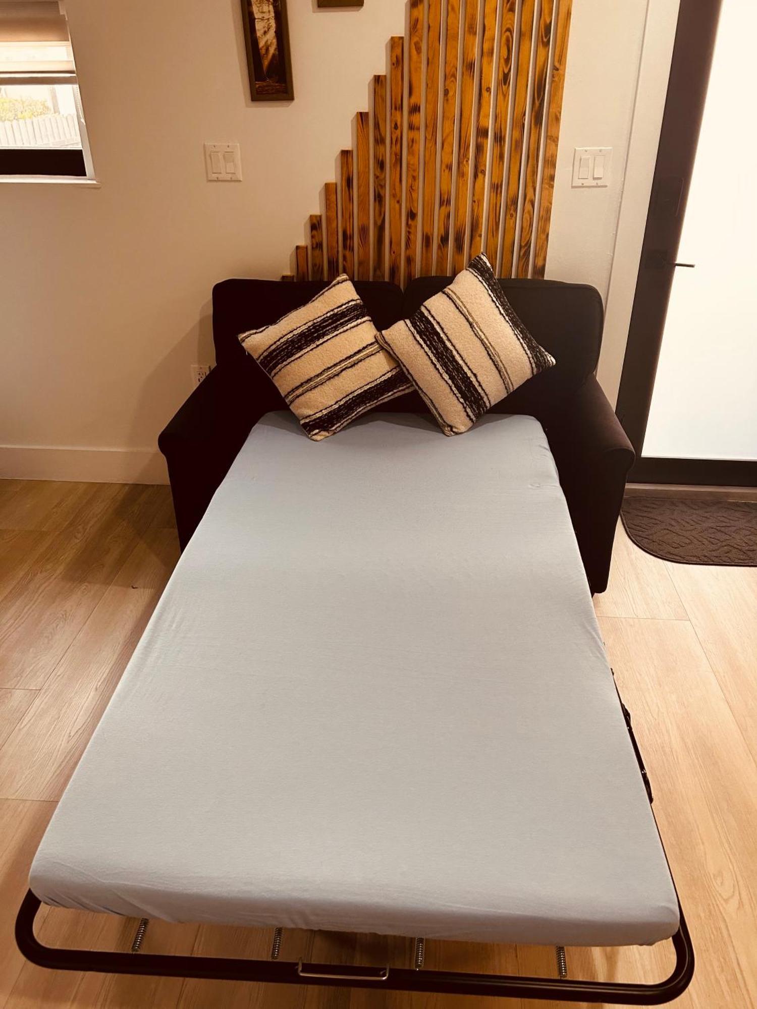 Appartement Cozy Apartment, With Separate Entrance *