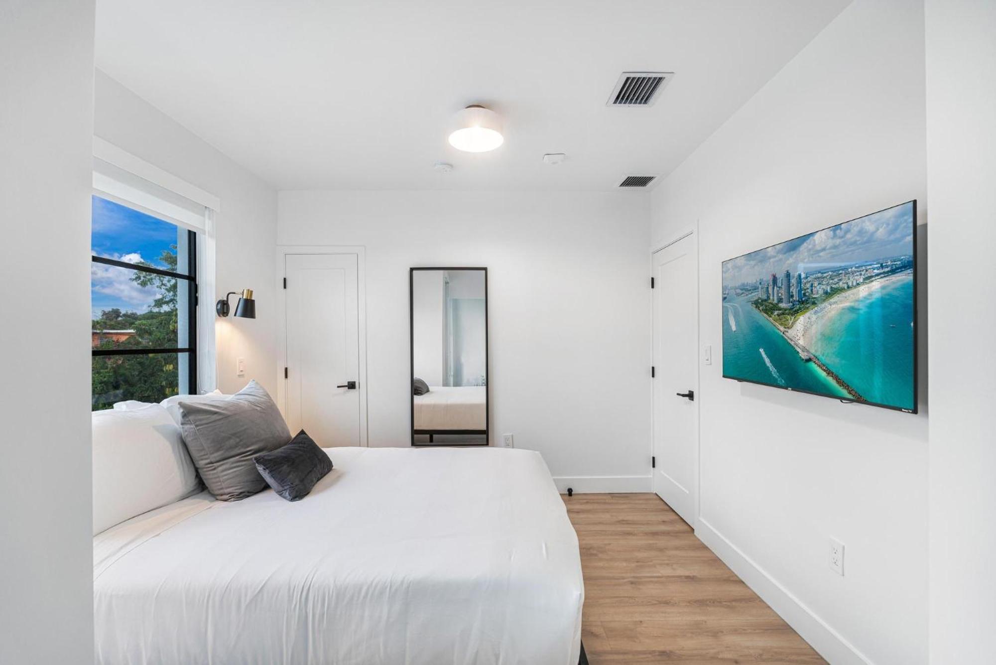 Lux Retreat By Renzzi Apartment *