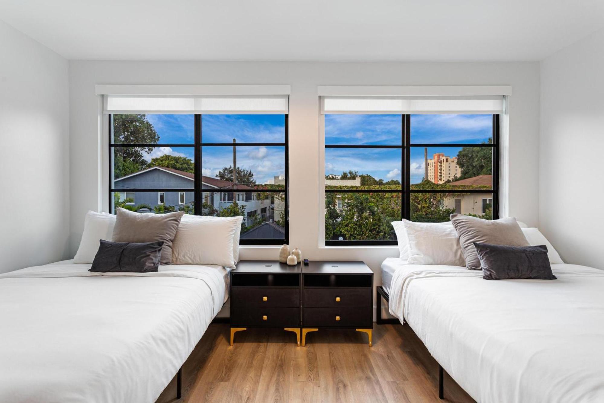 Lux Retreat By Renzzi * Miami