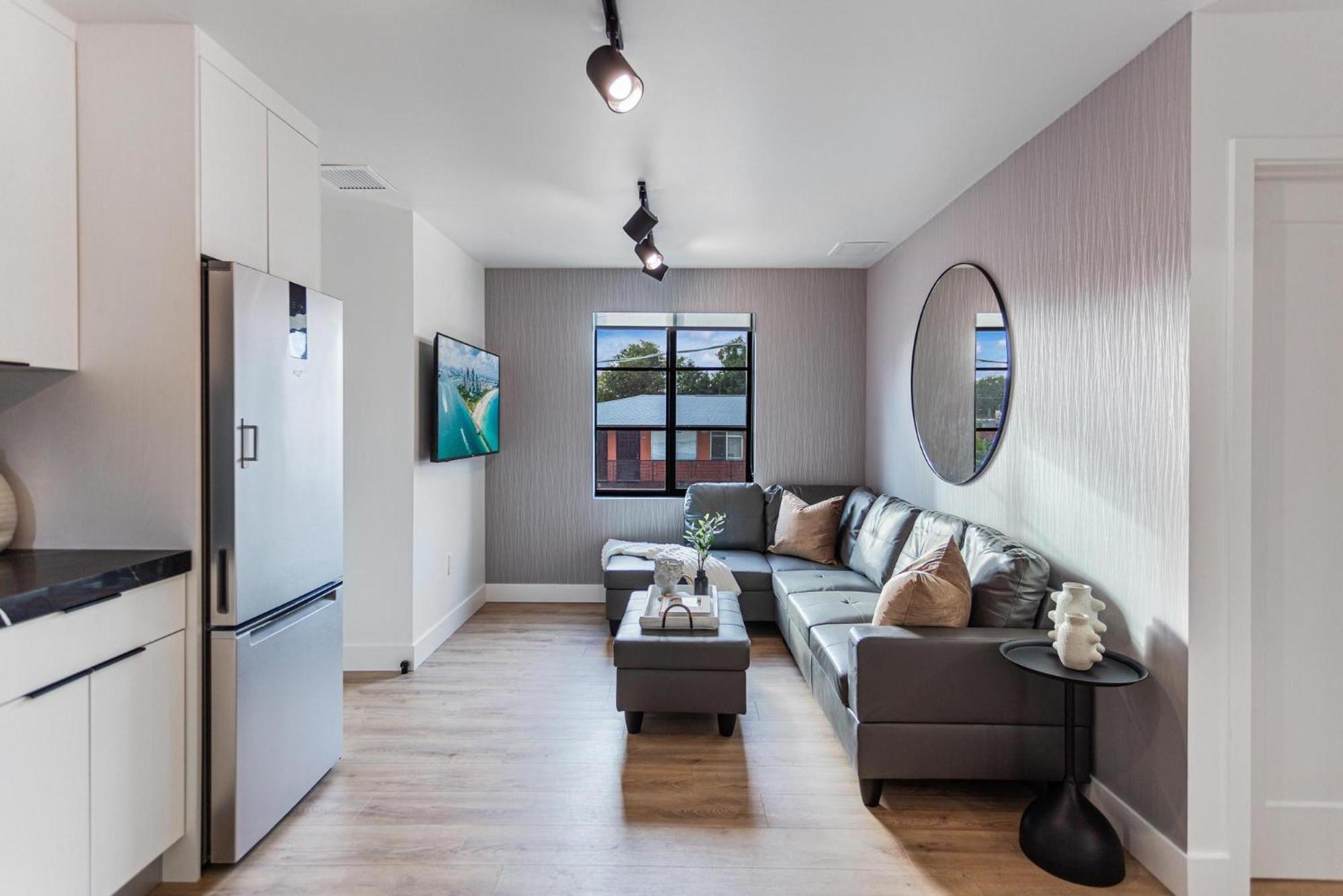 Lux Retreat By Renzzi Apartment
