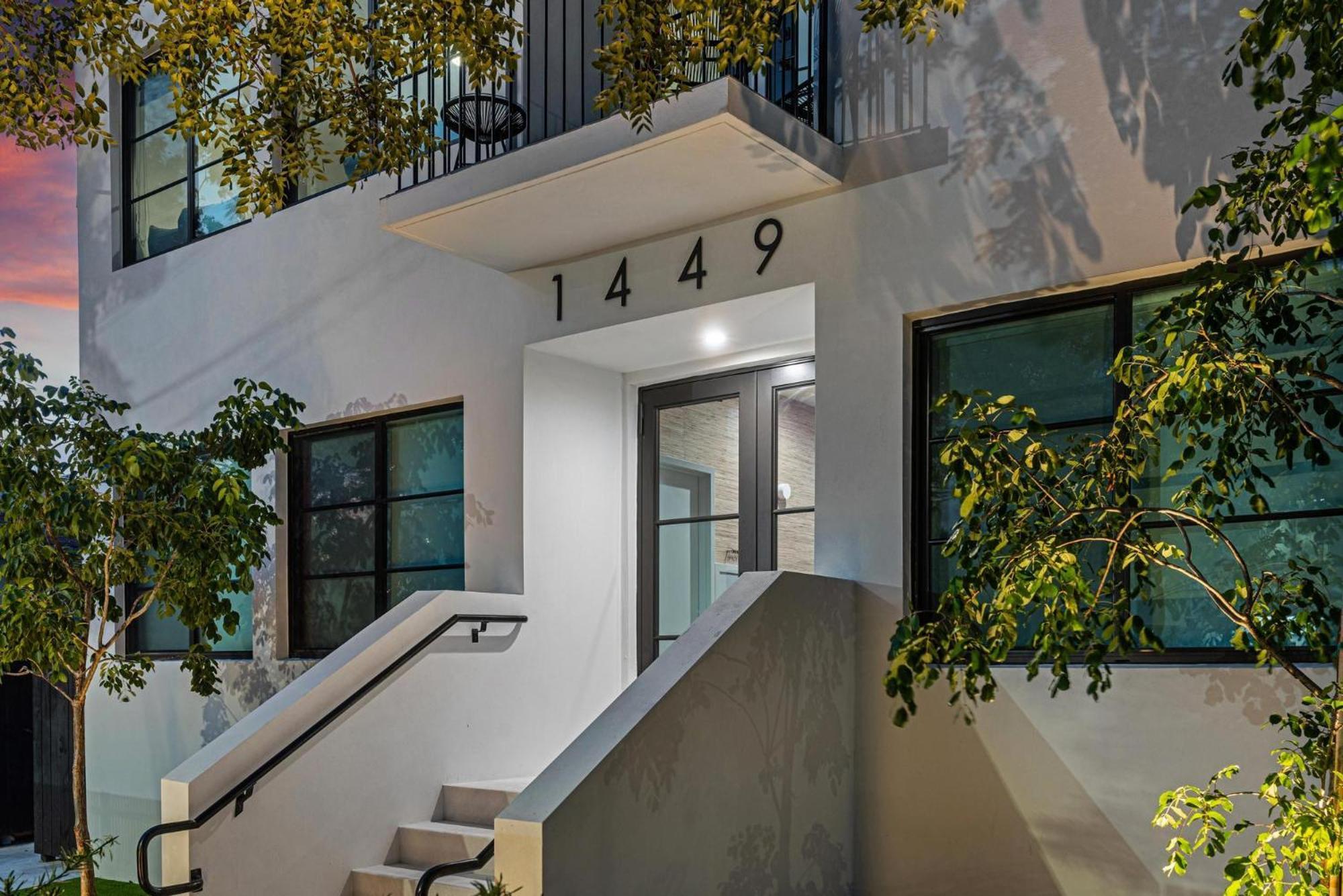 Lux Retreat By Renzzi * Miami