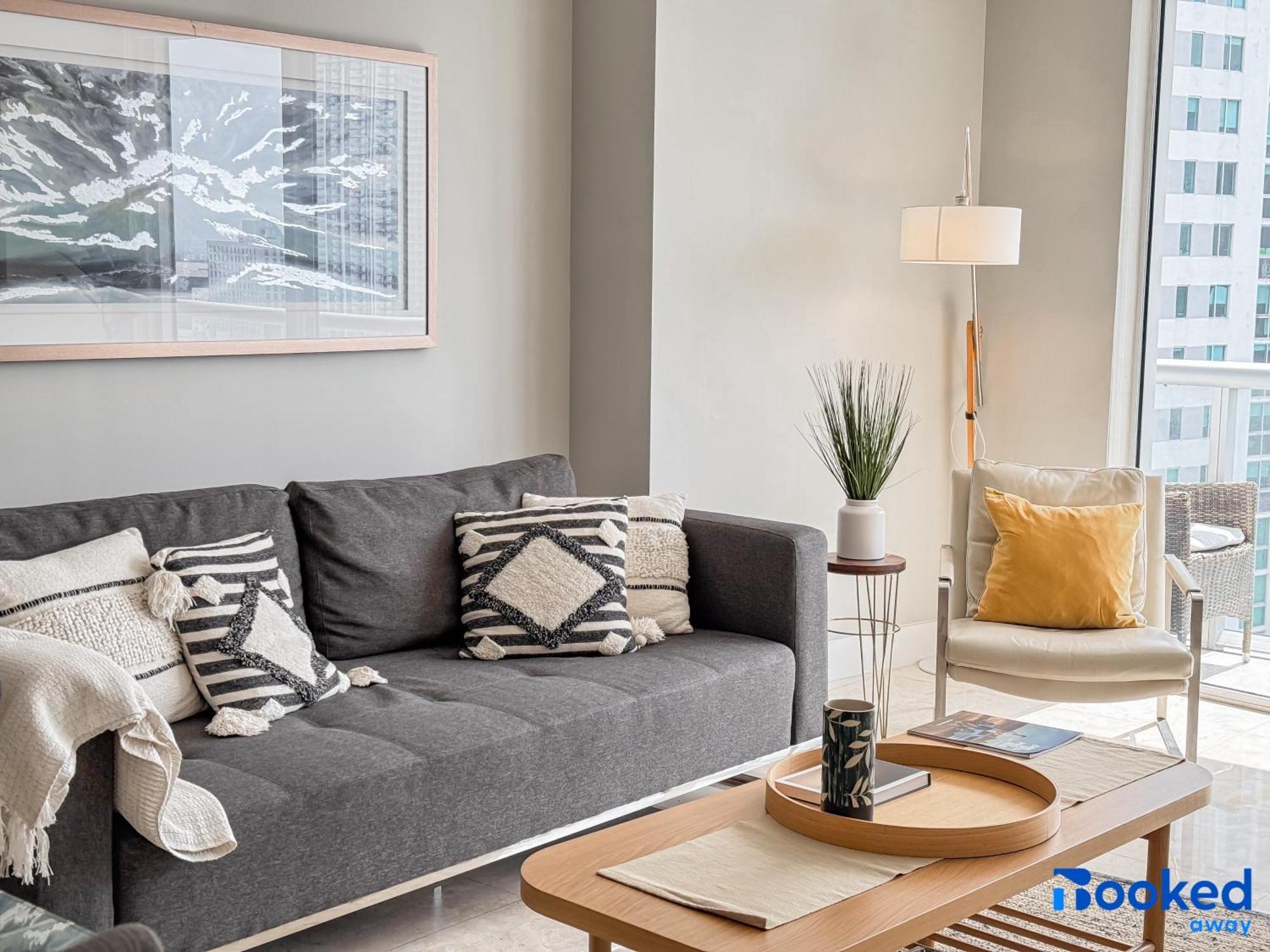 W Luxury High Rise Apartment Miami