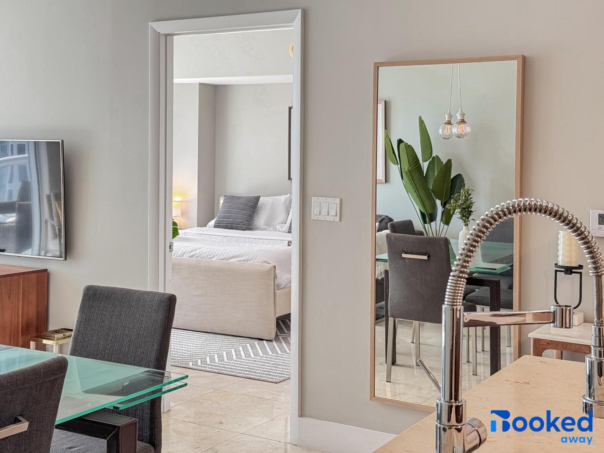 W Luxury High Rise Apartment