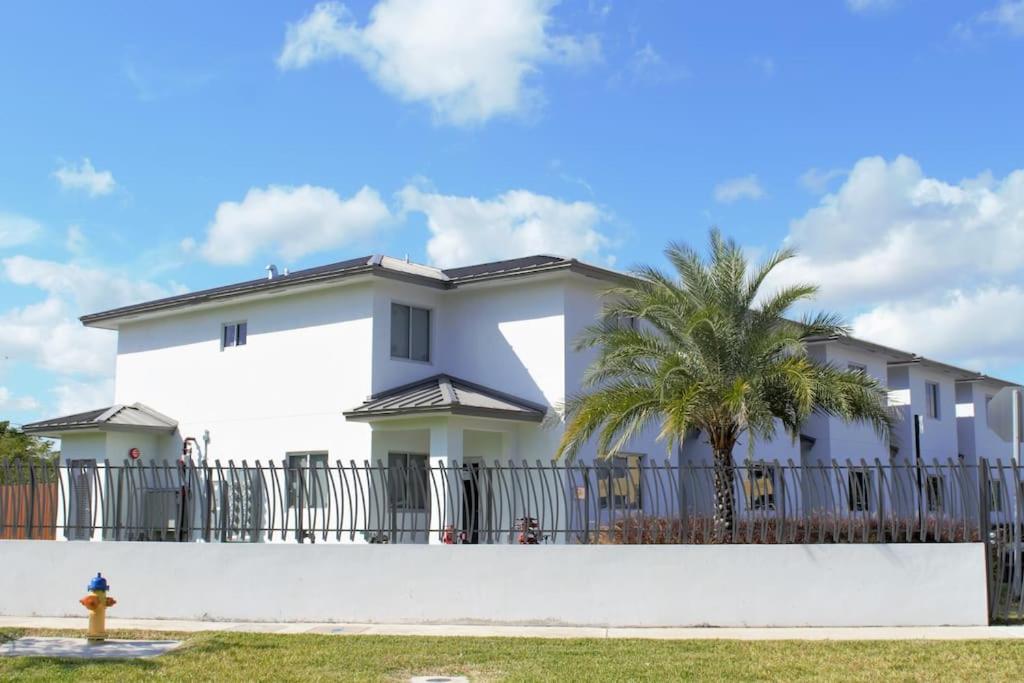 Apartment Biscayne Park 15408 Miami
