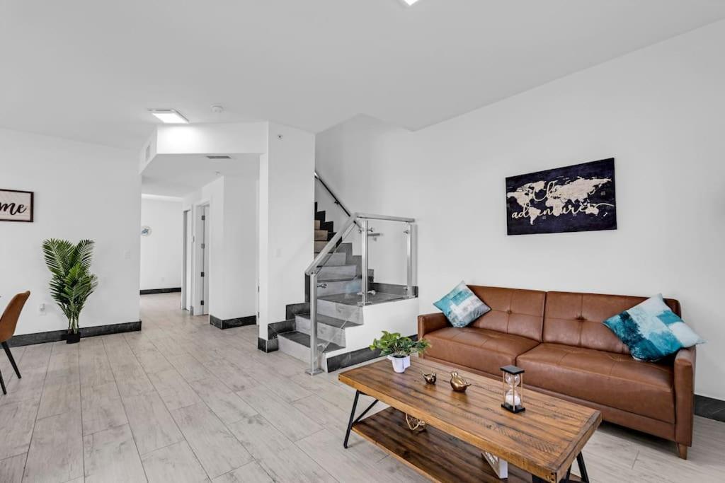 Apartment Biscayne Park 15408 *