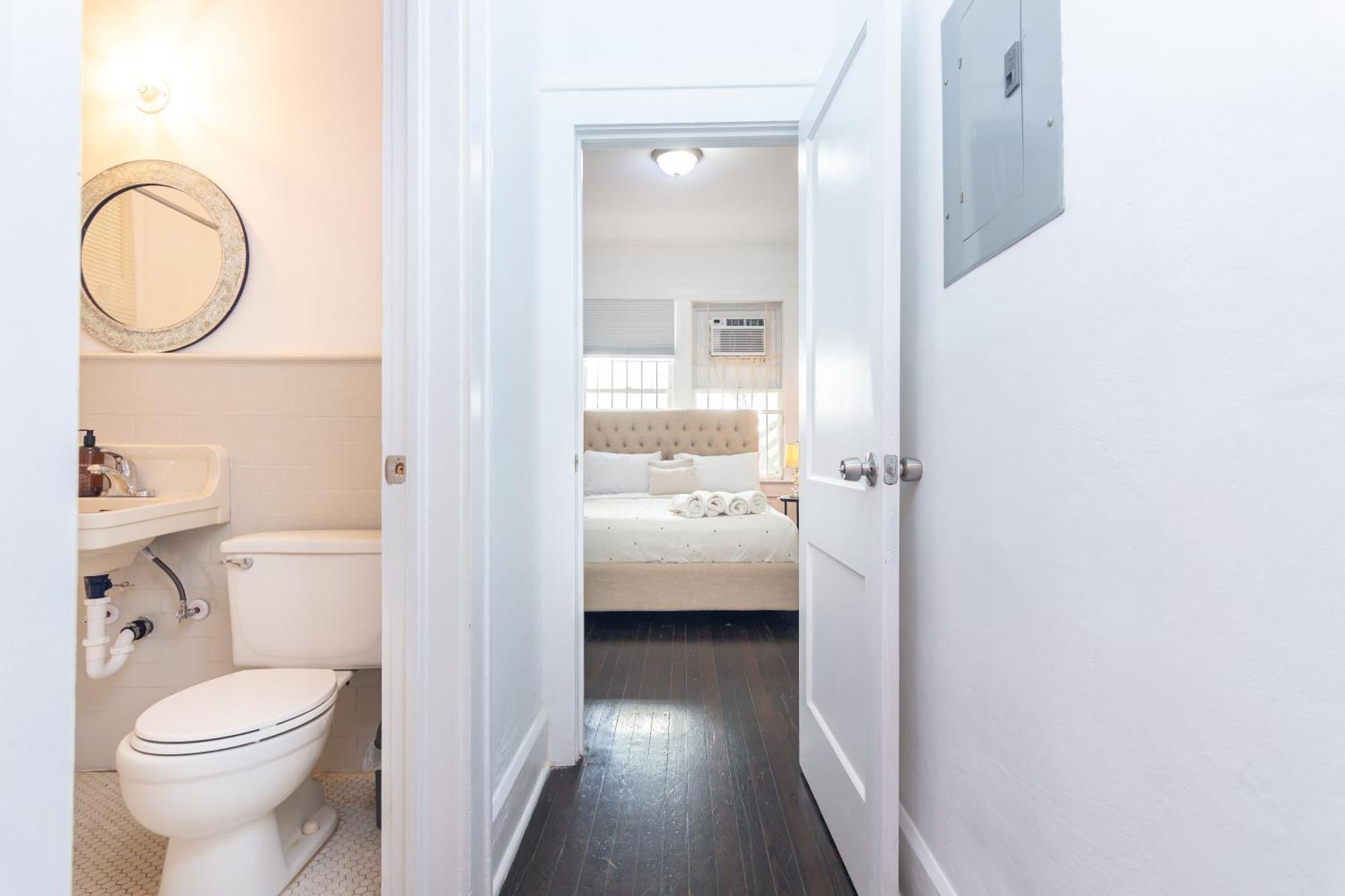 Apartment 2-bdrm -heart Wynwood & Edgewater- Private Parking Miami