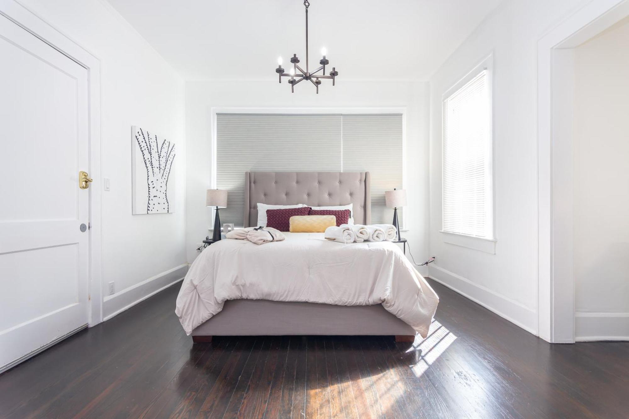 Apartment 2-bdrm -heart Wynwood & Edgewater- Private Parking *