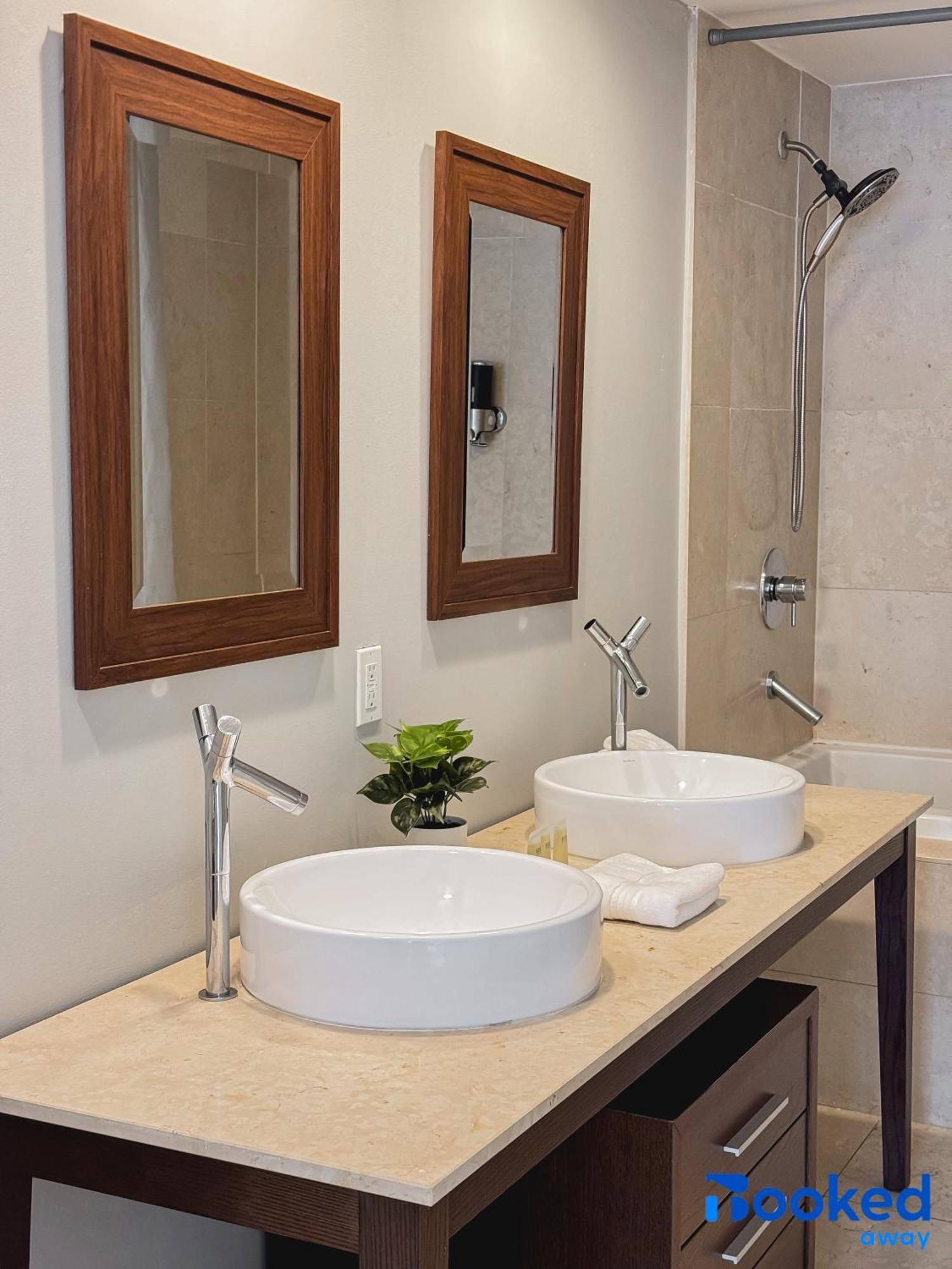 W Luxury High Rise Apartment *