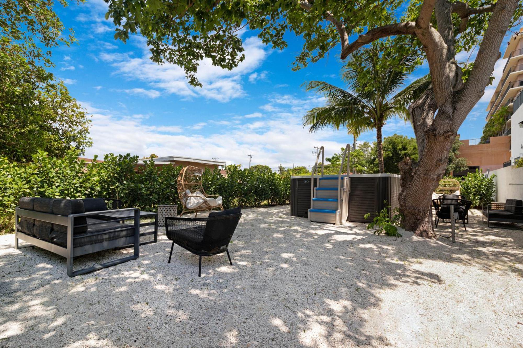 Roami At Grove 27 Miami