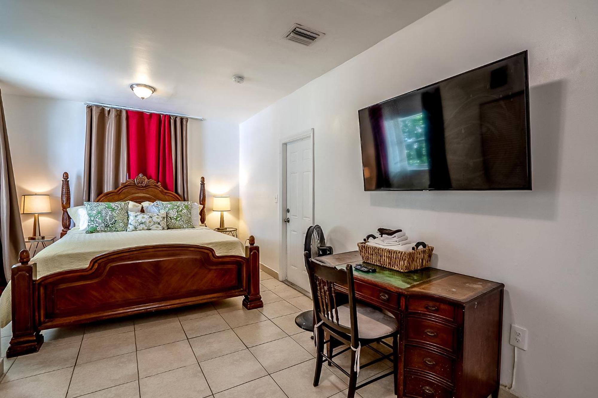 Cheerful 4 Bedroom With Free Parking *