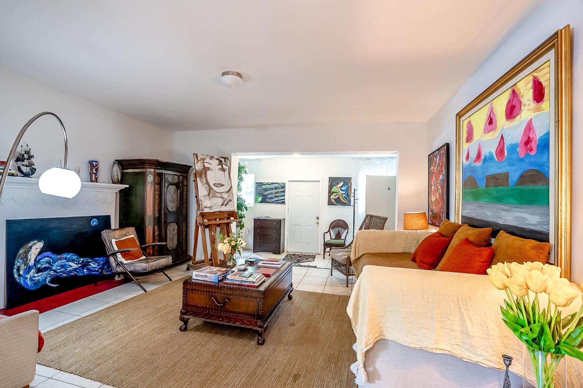 Cheerful 4 Bedroom With Free Parking