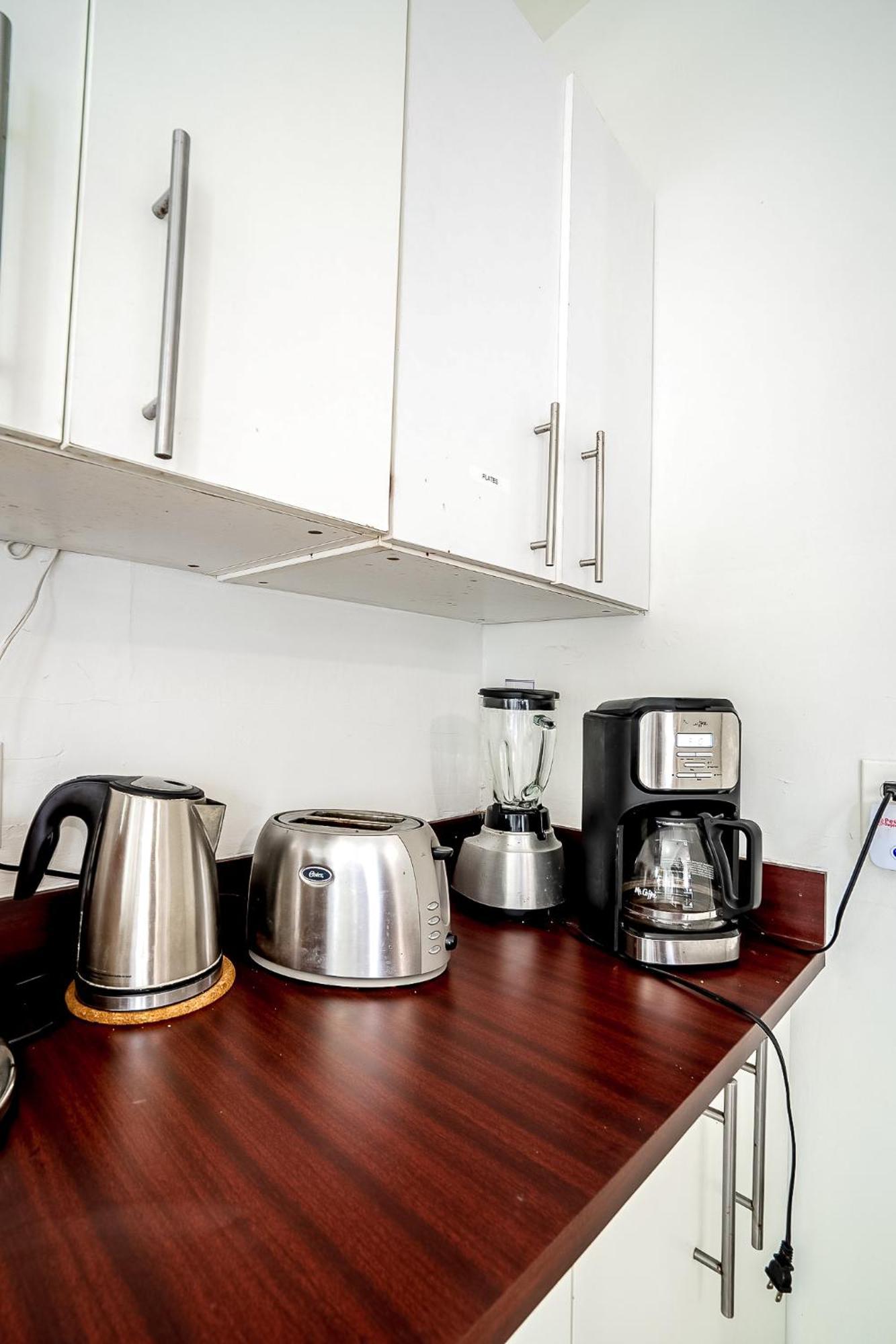 Holiday home Cheerful 4 Bedroom With Free Parking *