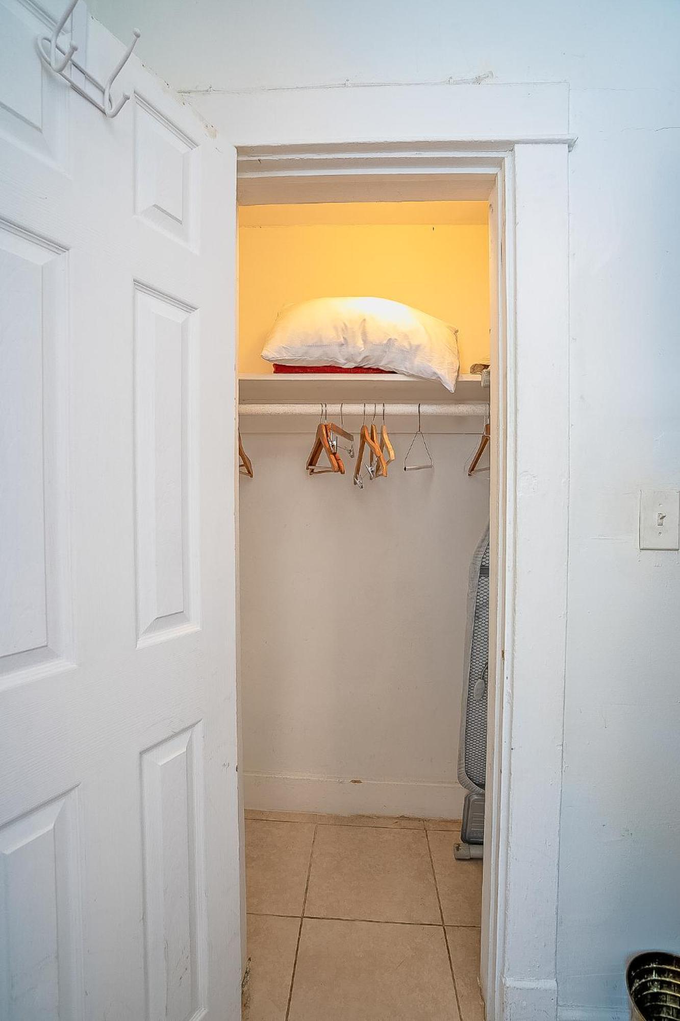 Cheerful 4 Bedroom With Free Parking *