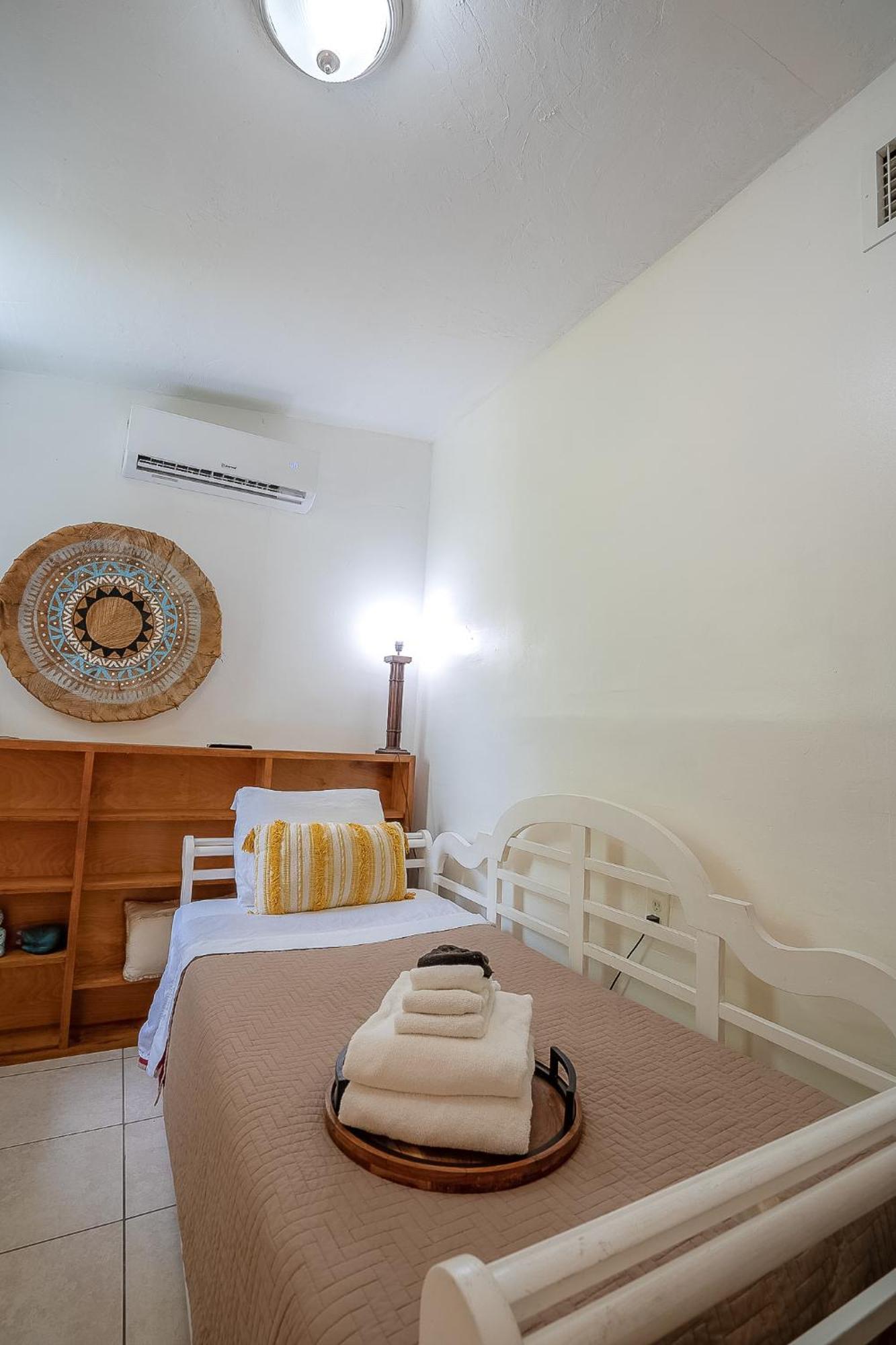 Cheerful 4 Bedroom With Free Parking *