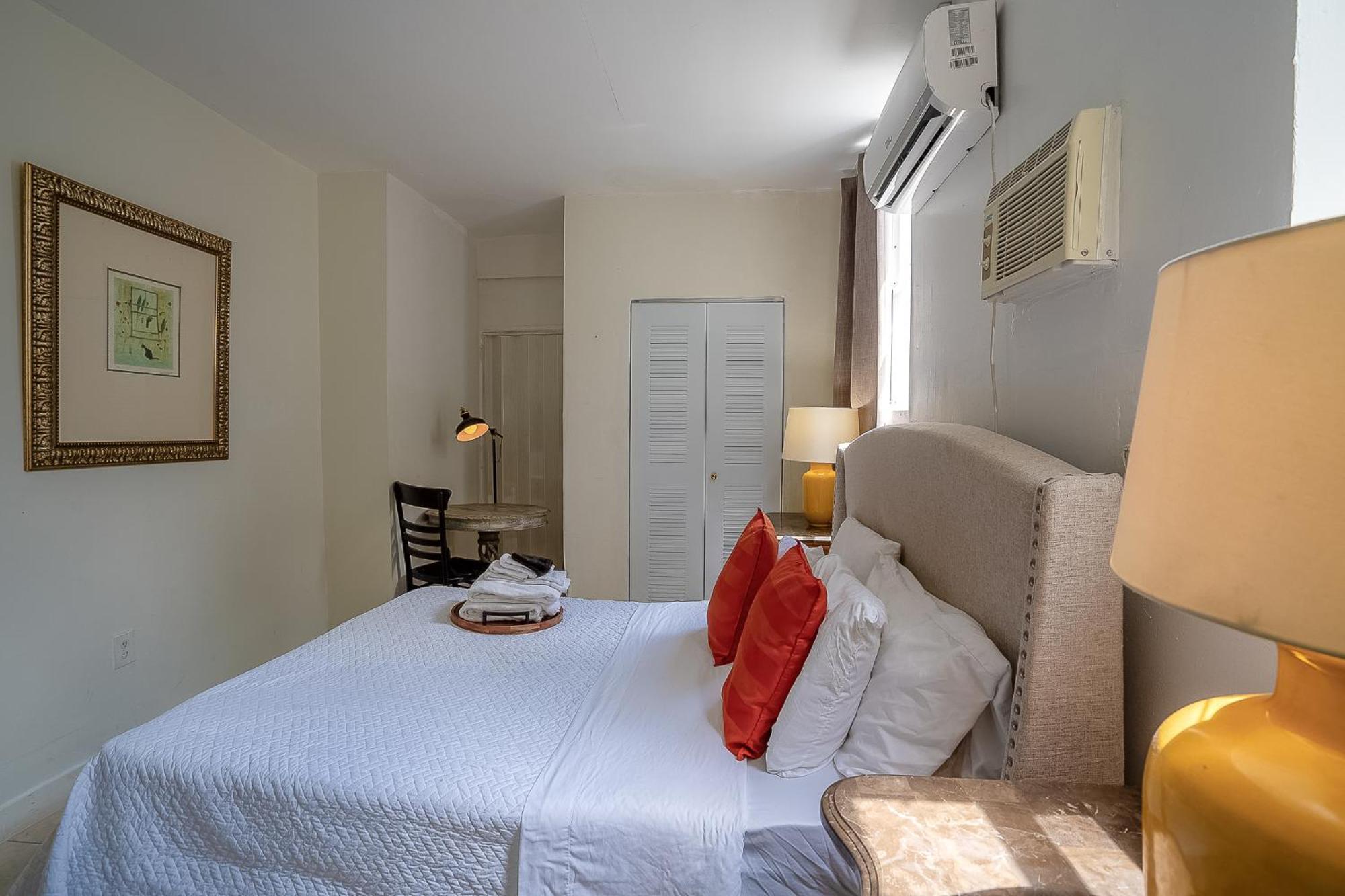 Cheerful 4 Bedroom With Free Parking *
