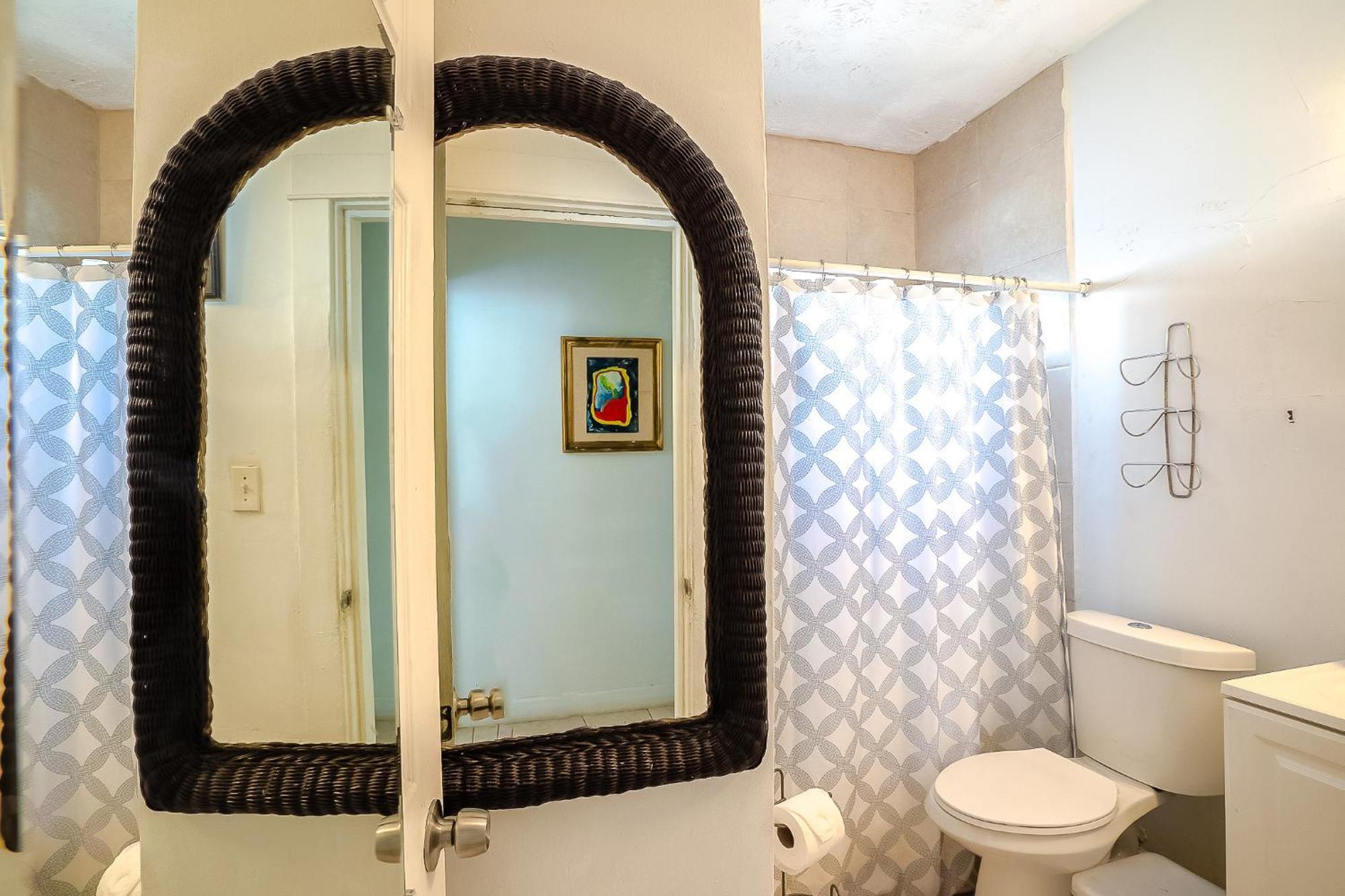 Holiday home Cheerful 4 Bedroom With Free Parking