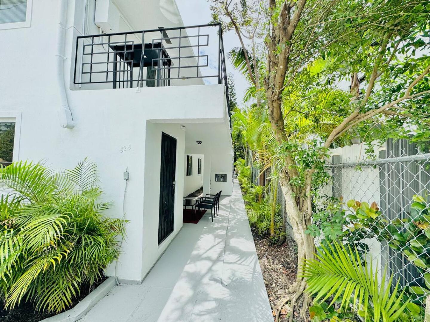 Stunning Escape Near Pet Friendly Appartement