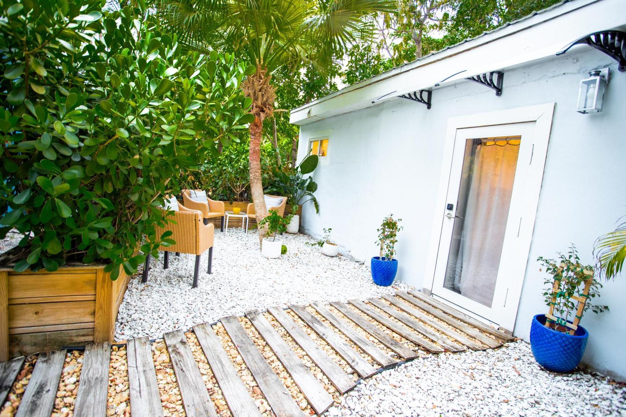 Cozy Tiny - Hidden Gem! * Miami