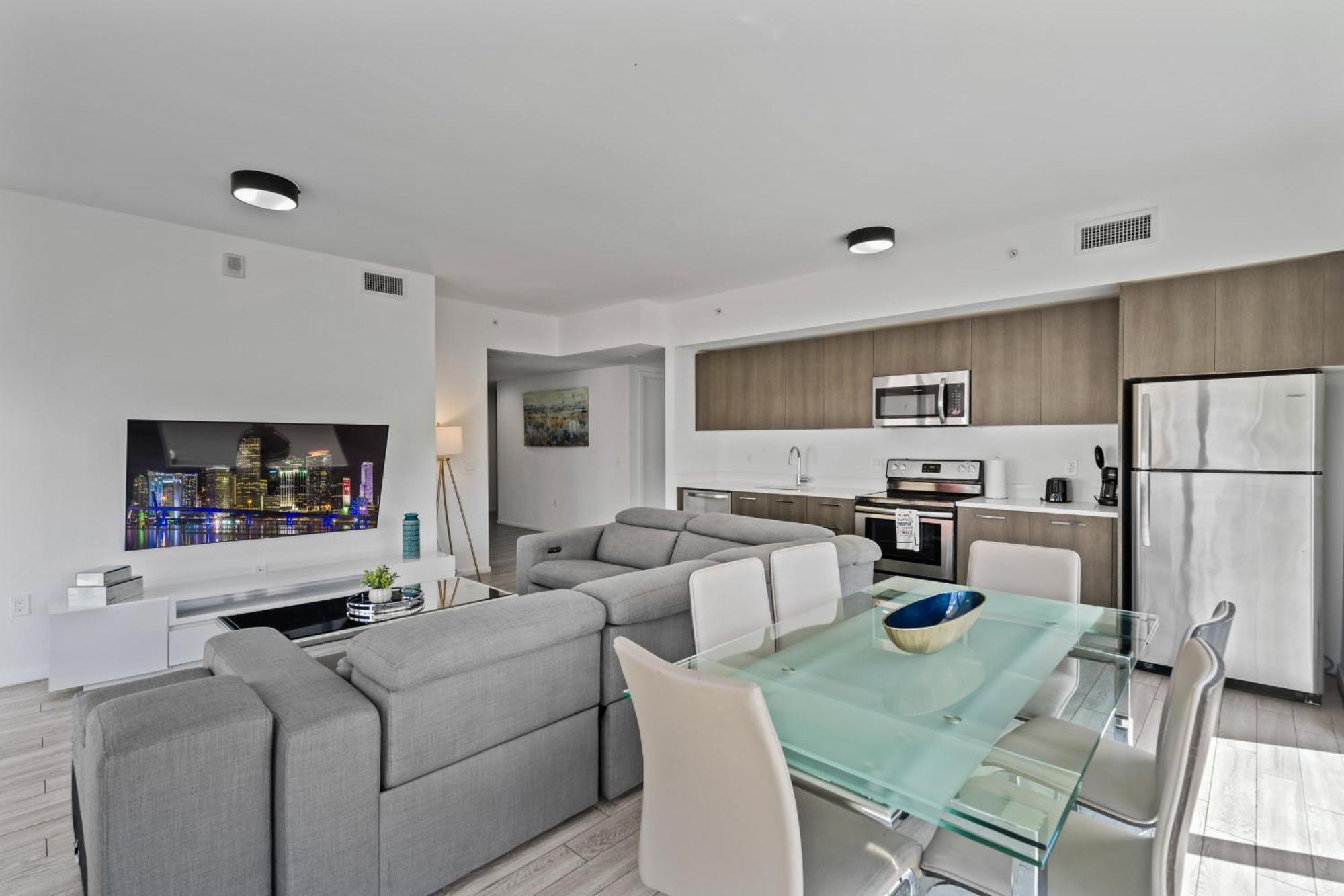 Sublime In The Heart Of Downtown Apartment