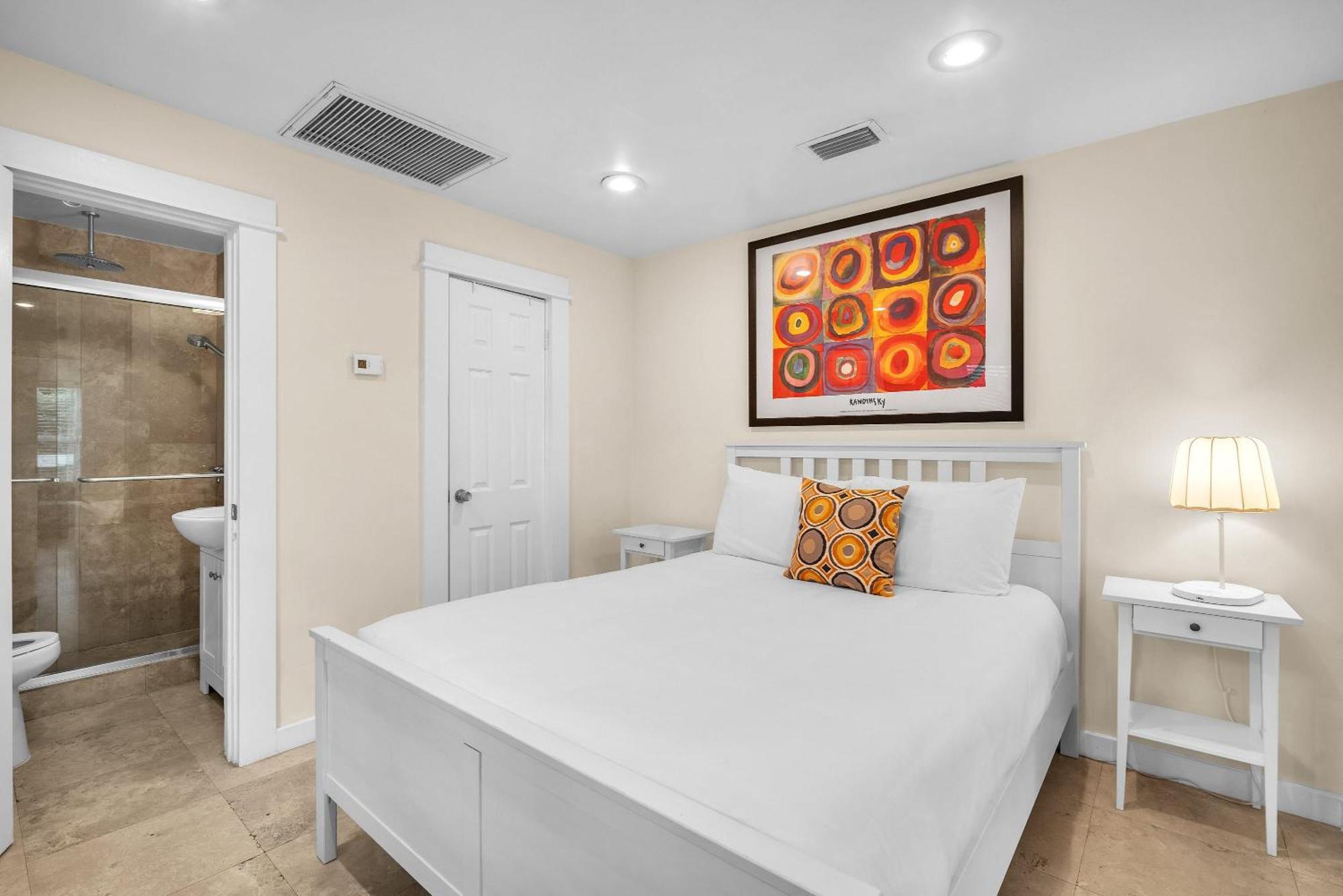 Renovated Grove -near Coconut Grove * Miami