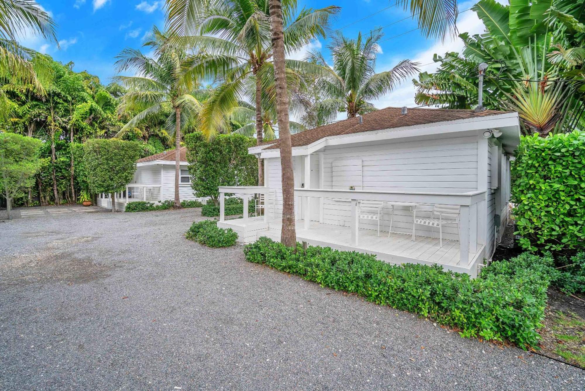 Renovated Grove -near Coconut Grove Holiday home Miami