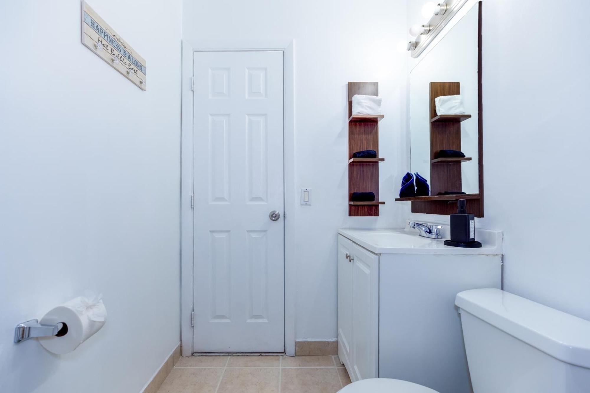 Stunning Escape Near Pet Friendly Appartement