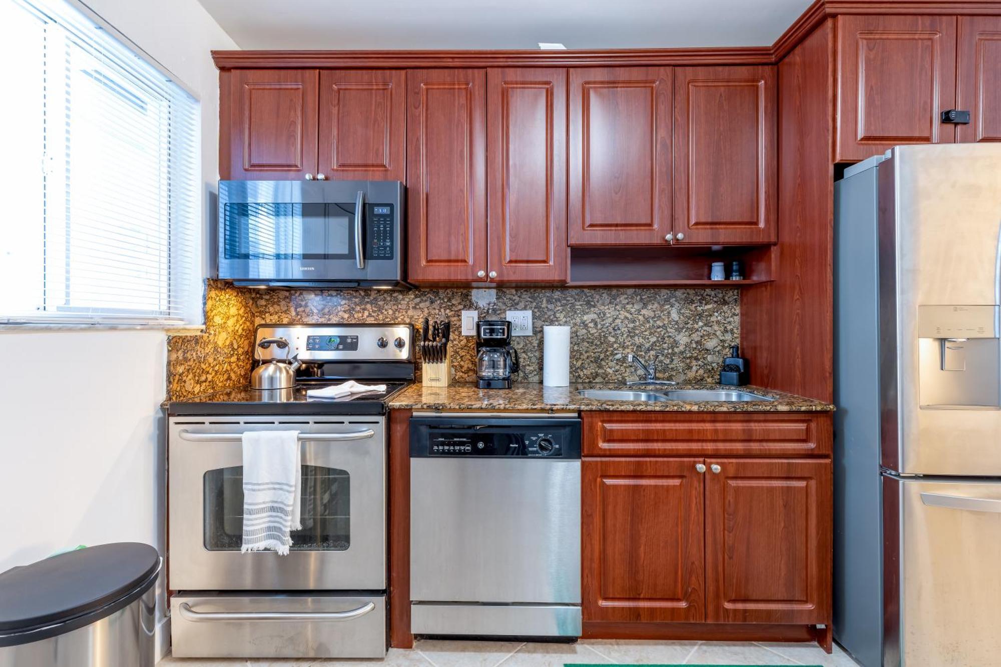 Stunning Escape Near Pet Friendly Appartement