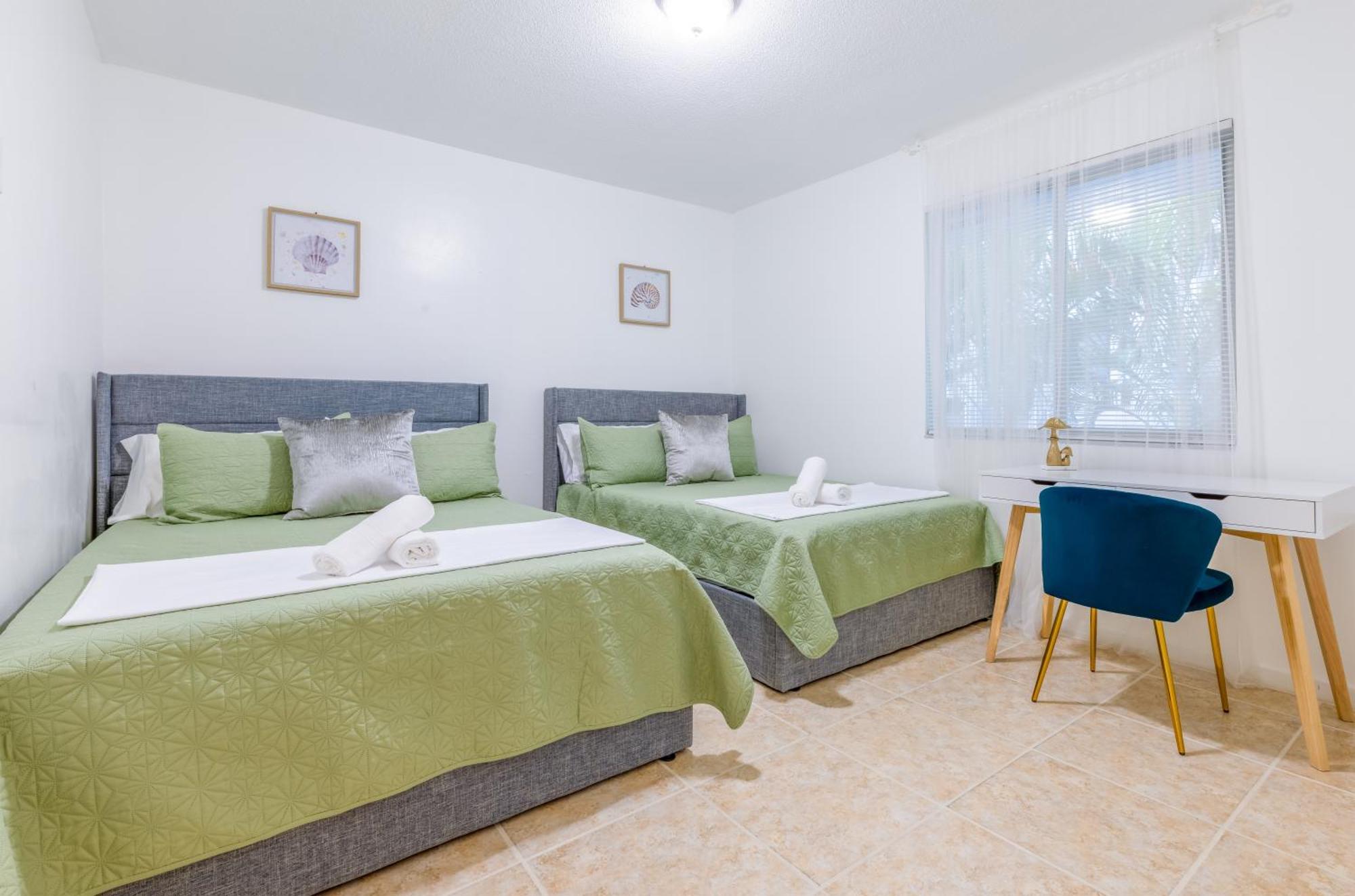 Stunning Escape Near Pet Friendly Appartement