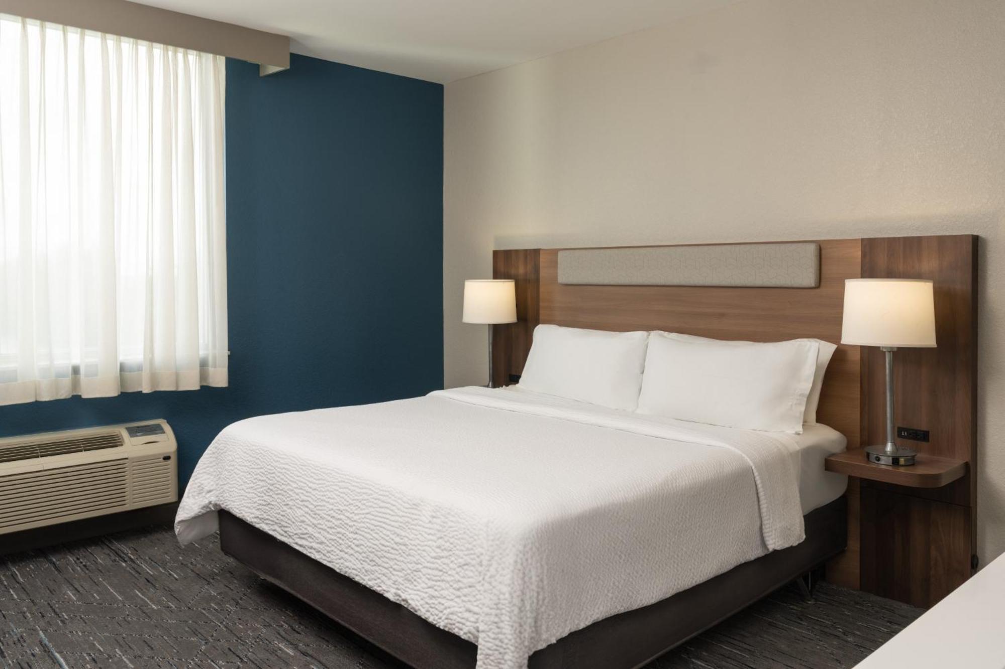 Express Airport-blue Lagoon Area By Ihg
