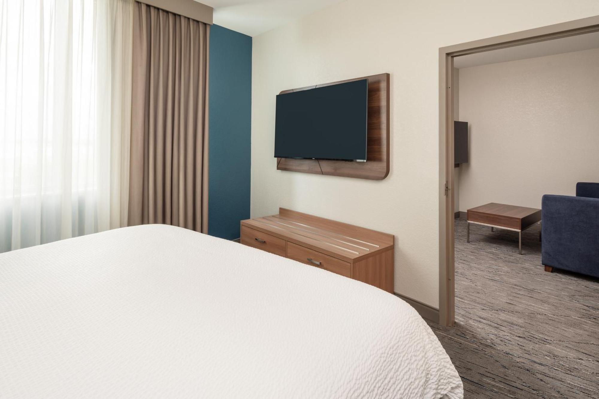 Hotel Express Airport-blue Lagoon Area By Ihg