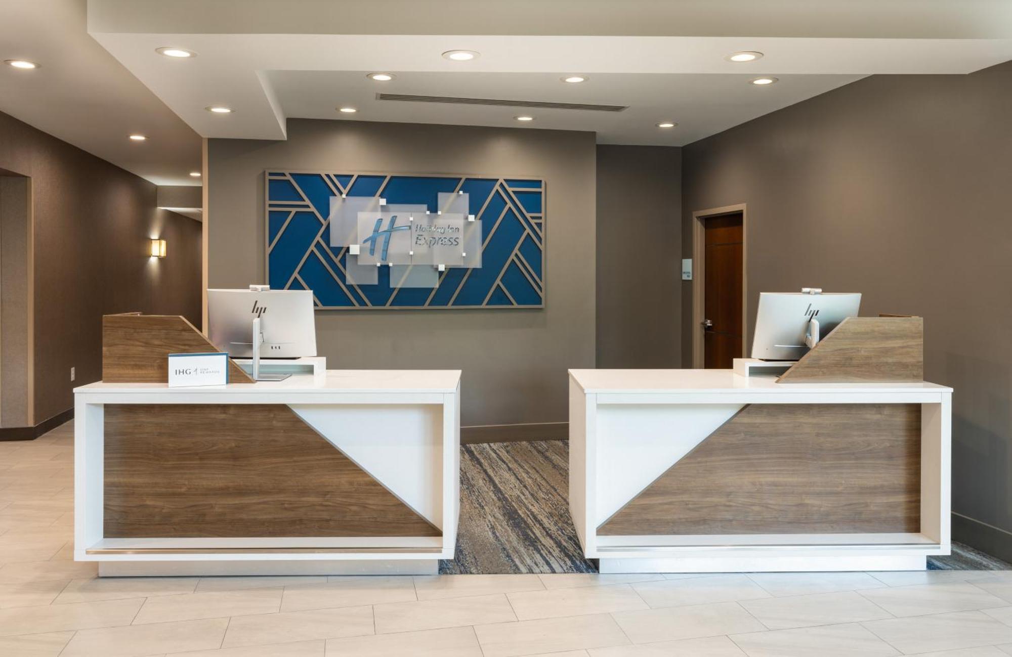 Hotel Express Airport-blue Lagoon Area By Ihg