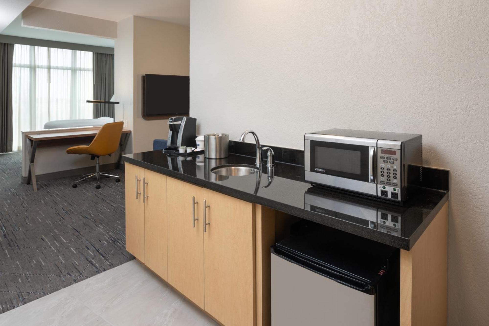 Express Airport-blue Lagoon Area By Ihg Hotel 4*