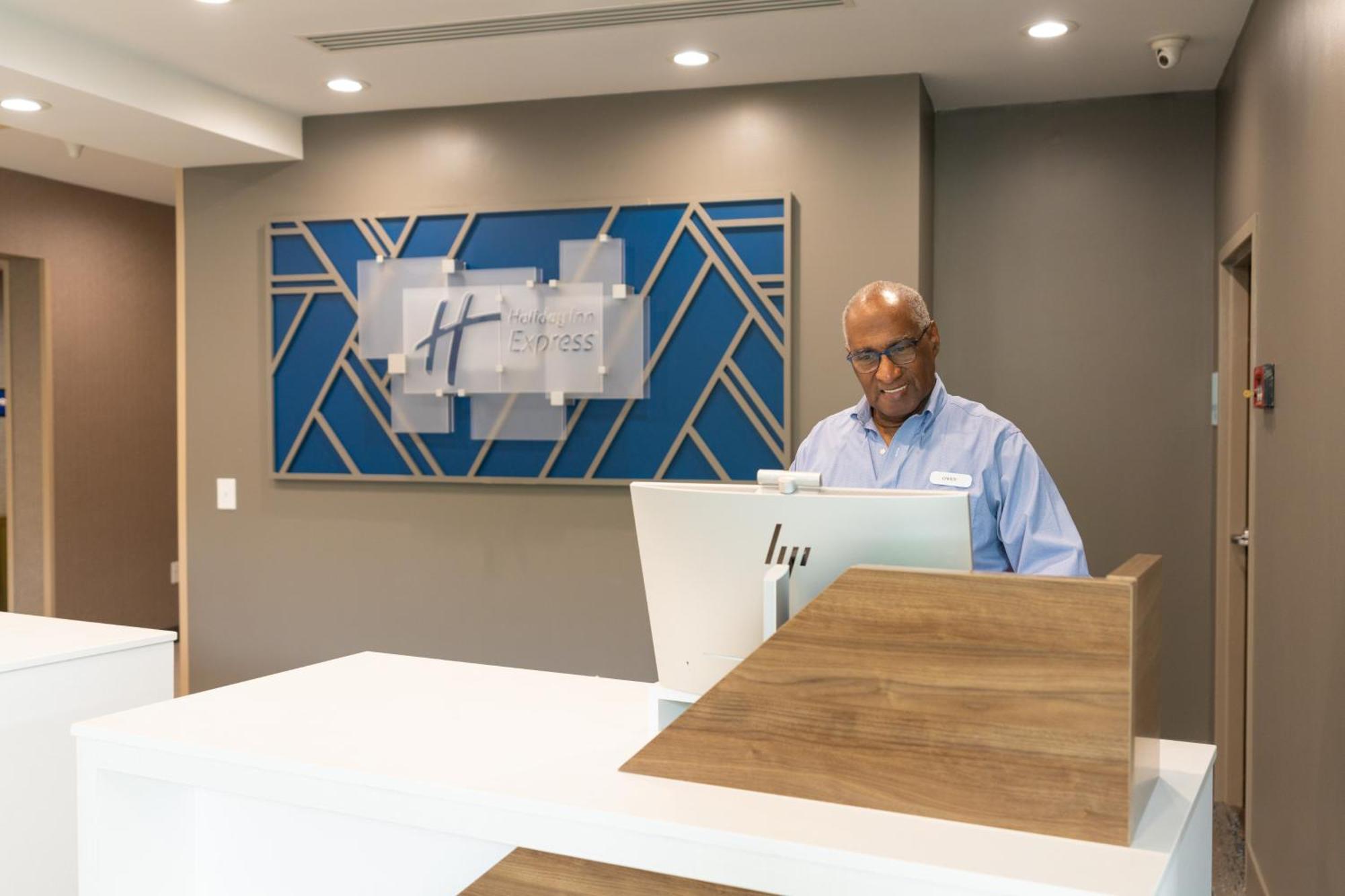 Express Airport-blue Lagoon Area By Ihg Hotel Miami