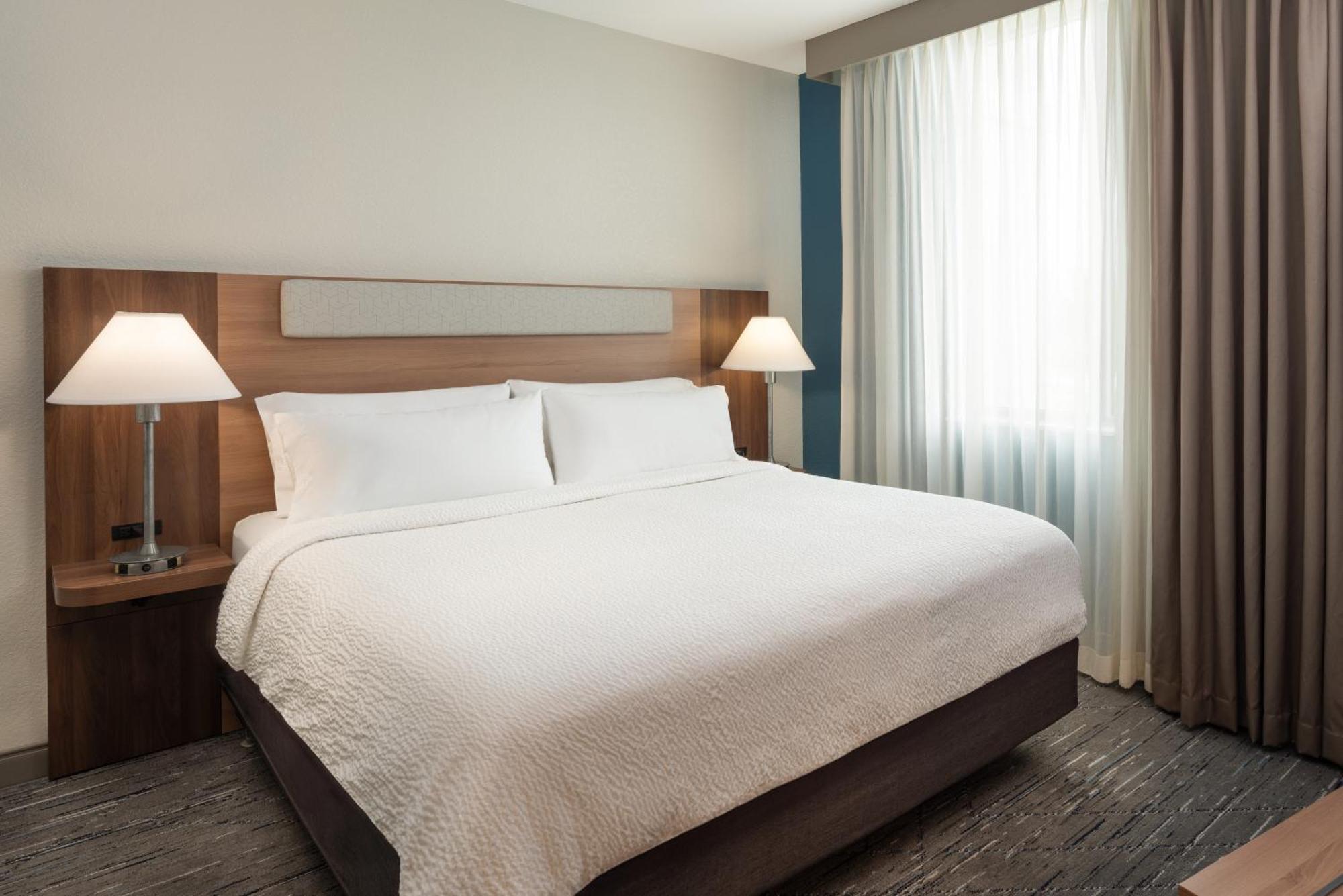 Express Airport-blue Lagoon Area By Ihg Miami