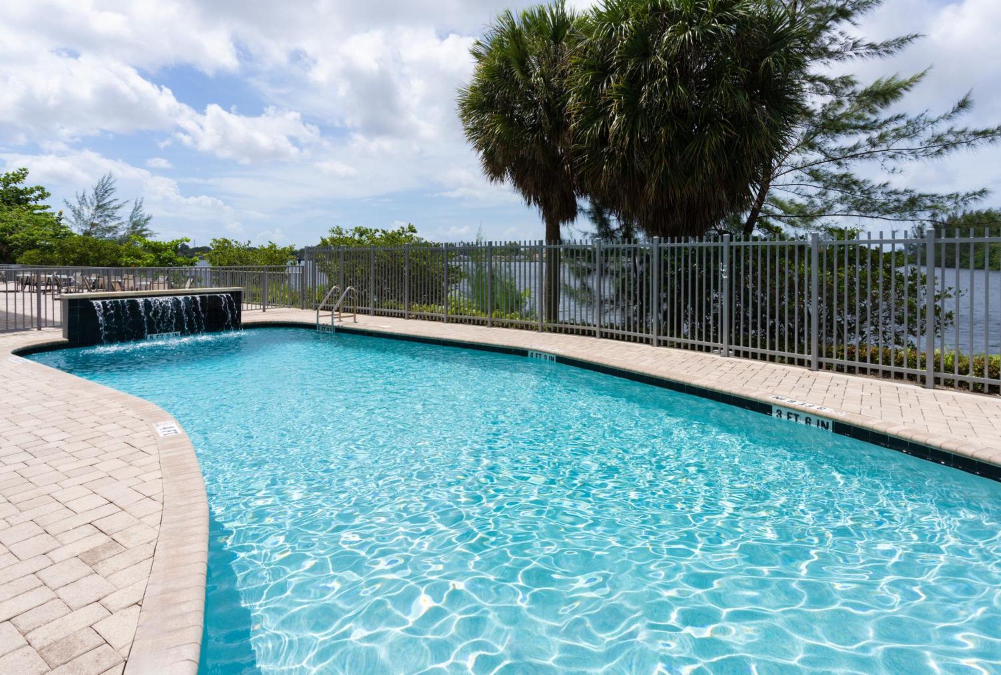 Express Airport-blue Lagoon Area By Ihg 4* Miami