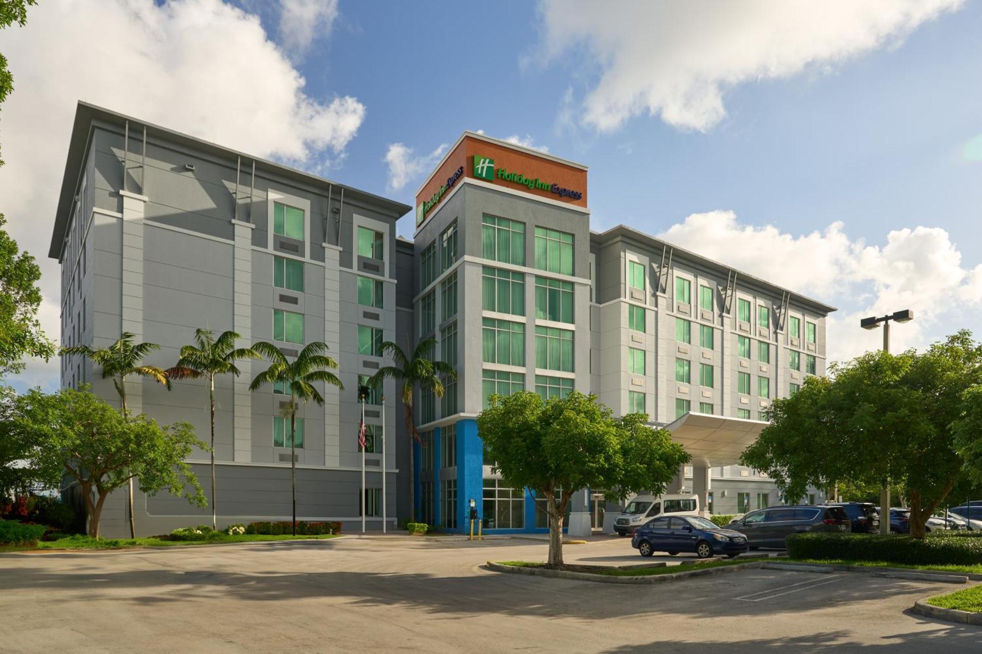 Express Airport-blue Lagoon Area By Ihg